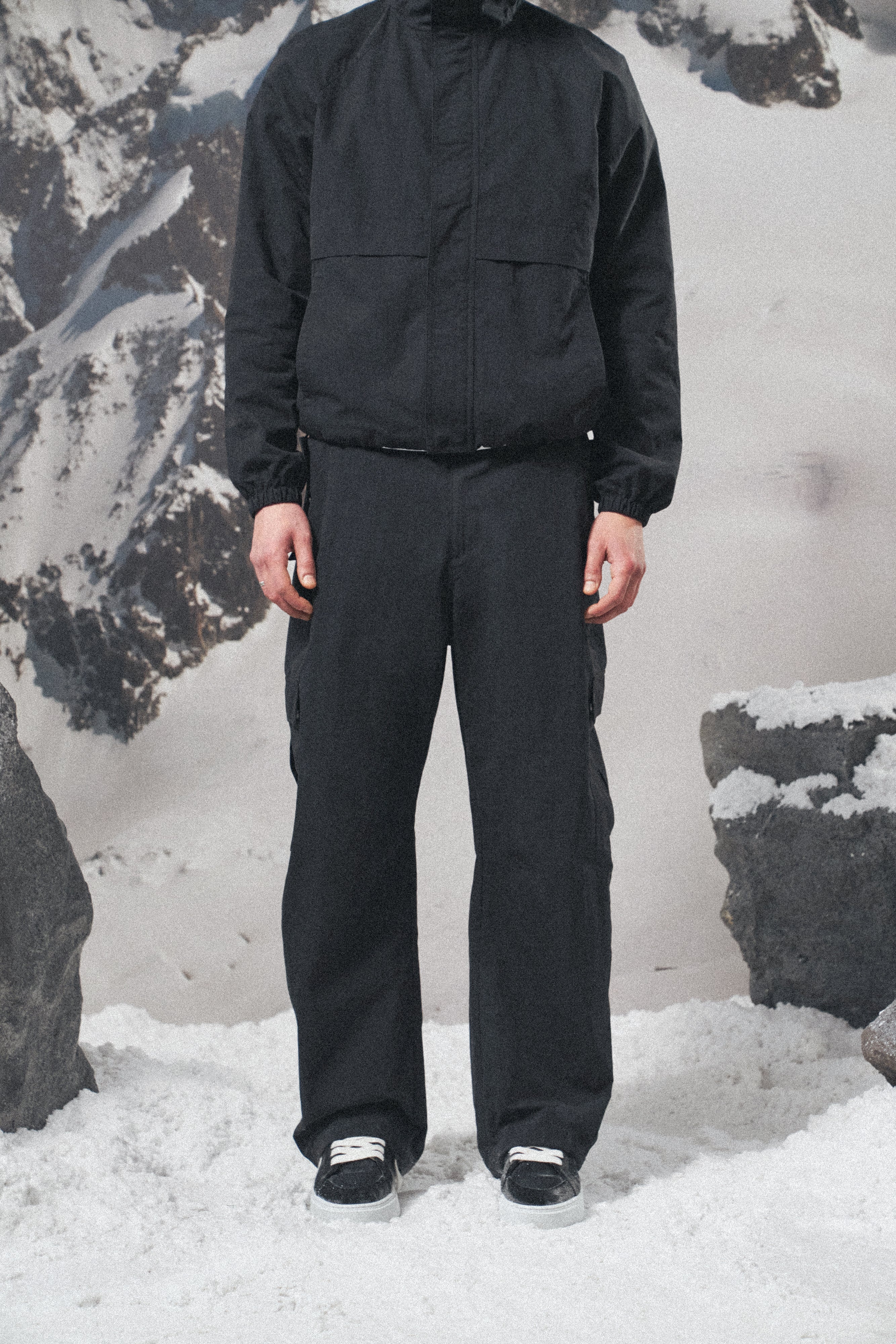 RIPSTOP CARGO TROUSERS - BLACK - Image 4