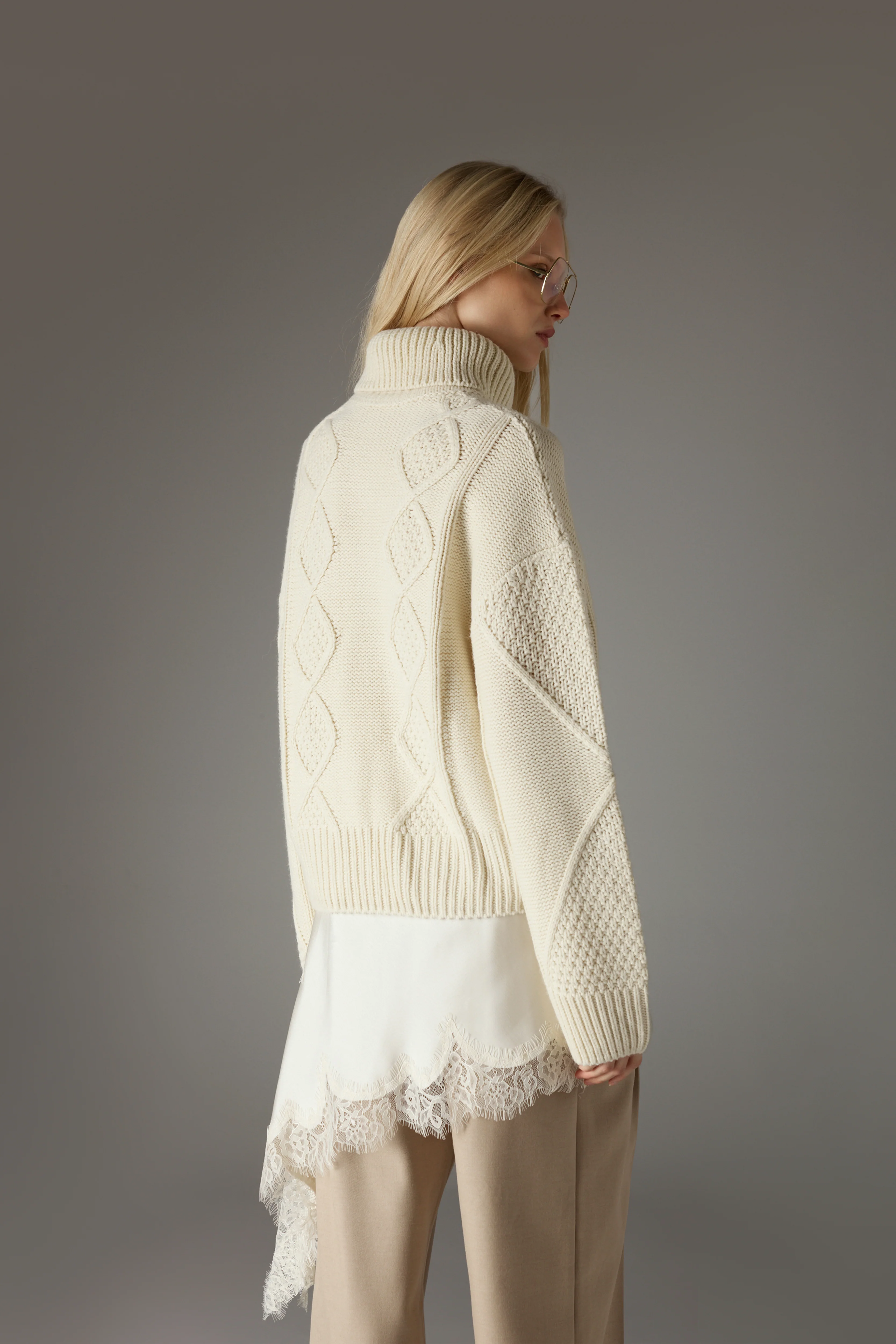 ROLL NECK EMBLEM JUMPER - CREAM - Image 6