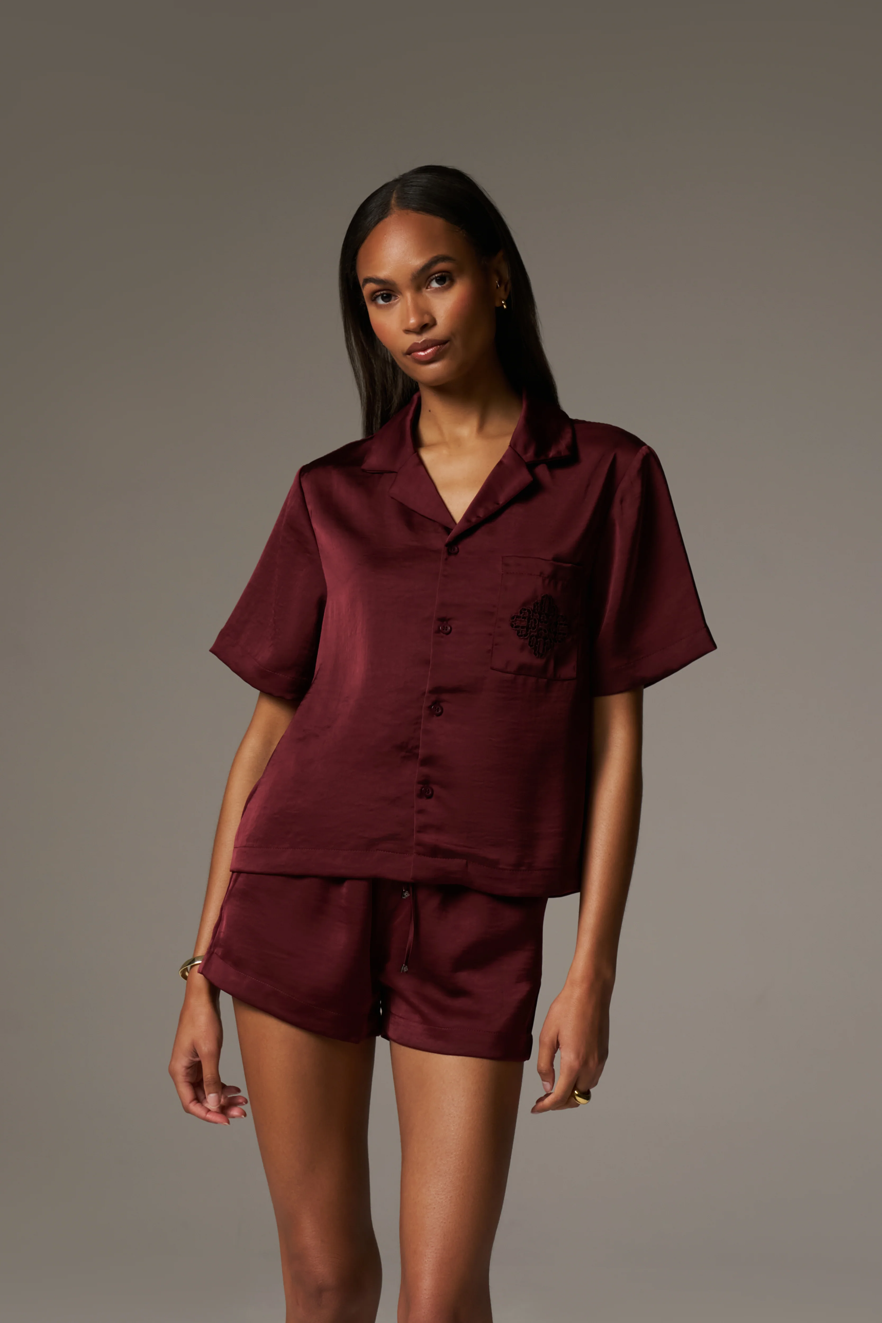 SATIN SHORT SLEEVE EMBLEM SHIRT - BURGUNDY - Image 2
