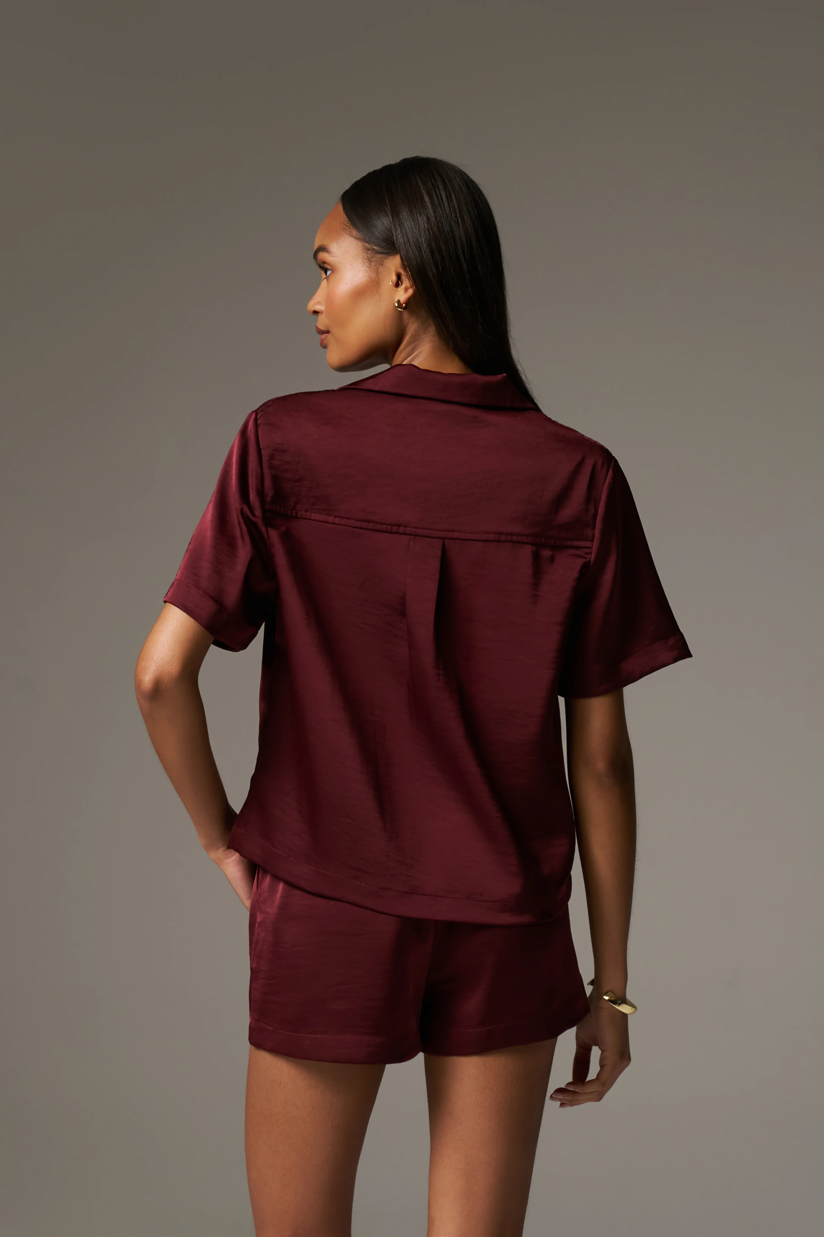 SATIN SHORT SLEEVE EMBLEM SHIRT - BURGUNDY - Image 6