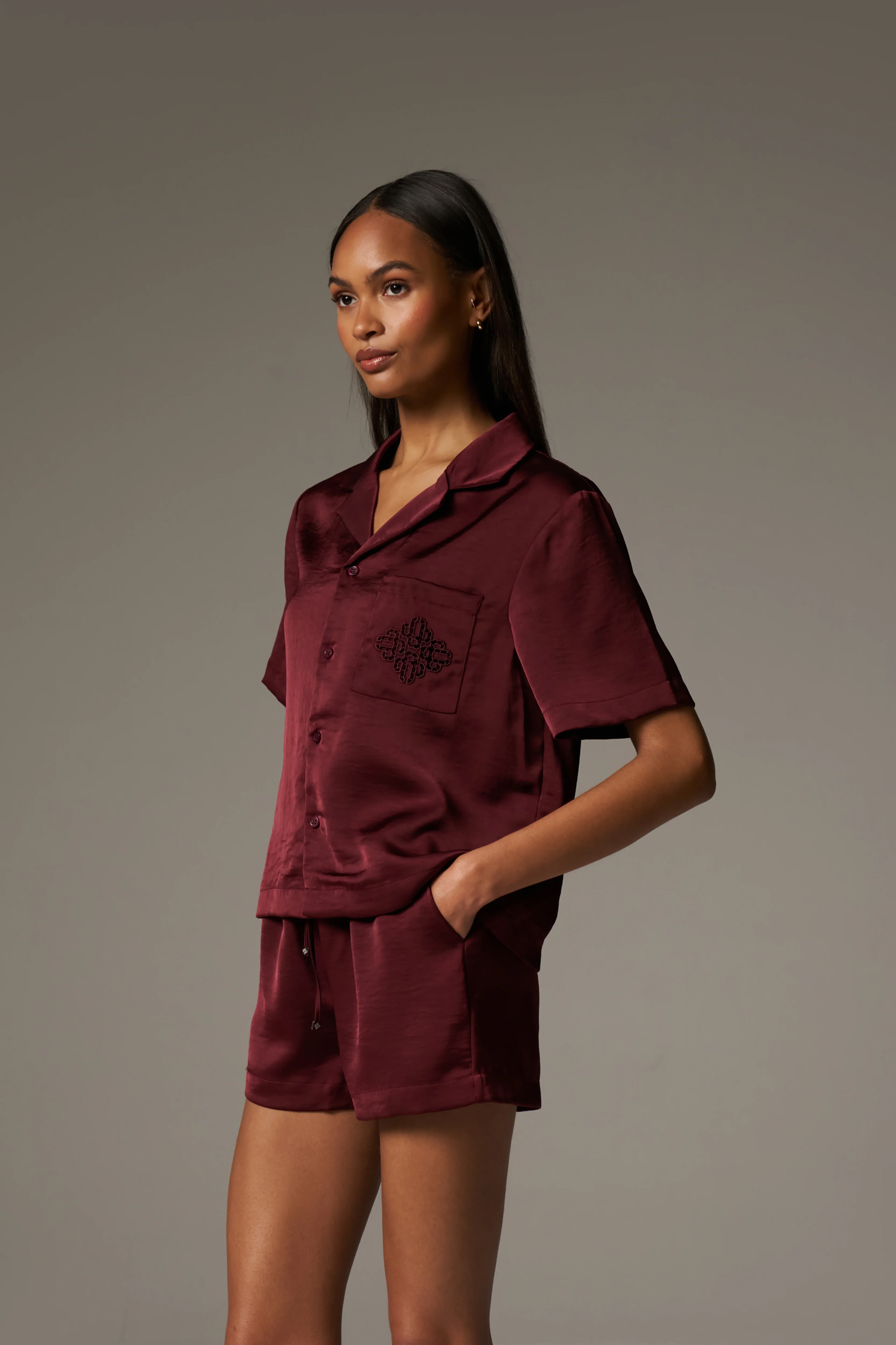 SATIN SHORT SLEEVE EMBLEM SHIRT - BURGUNDY - Image 8