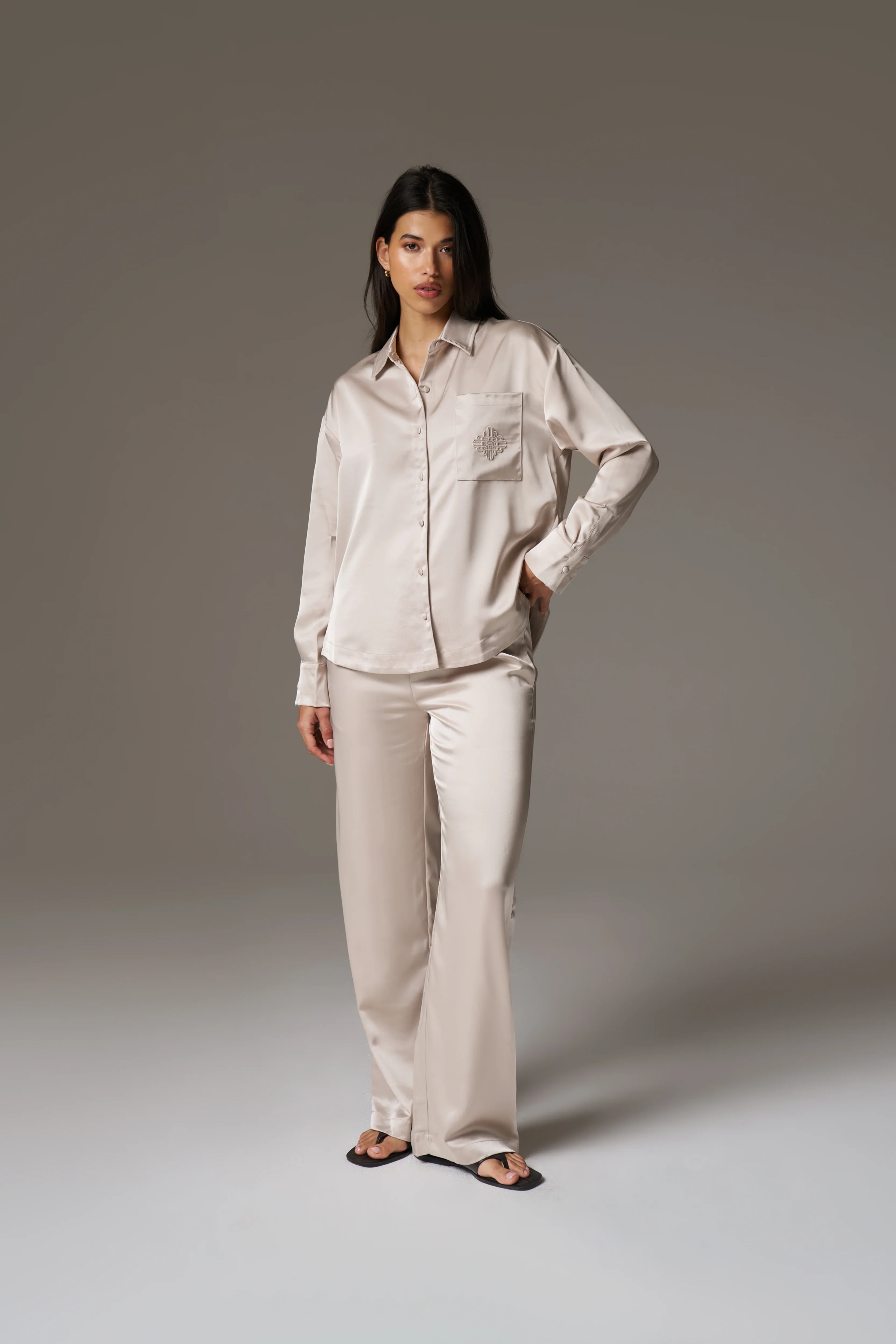 SATIN EMBLEM TROUSERS - BEIGE - Image 3