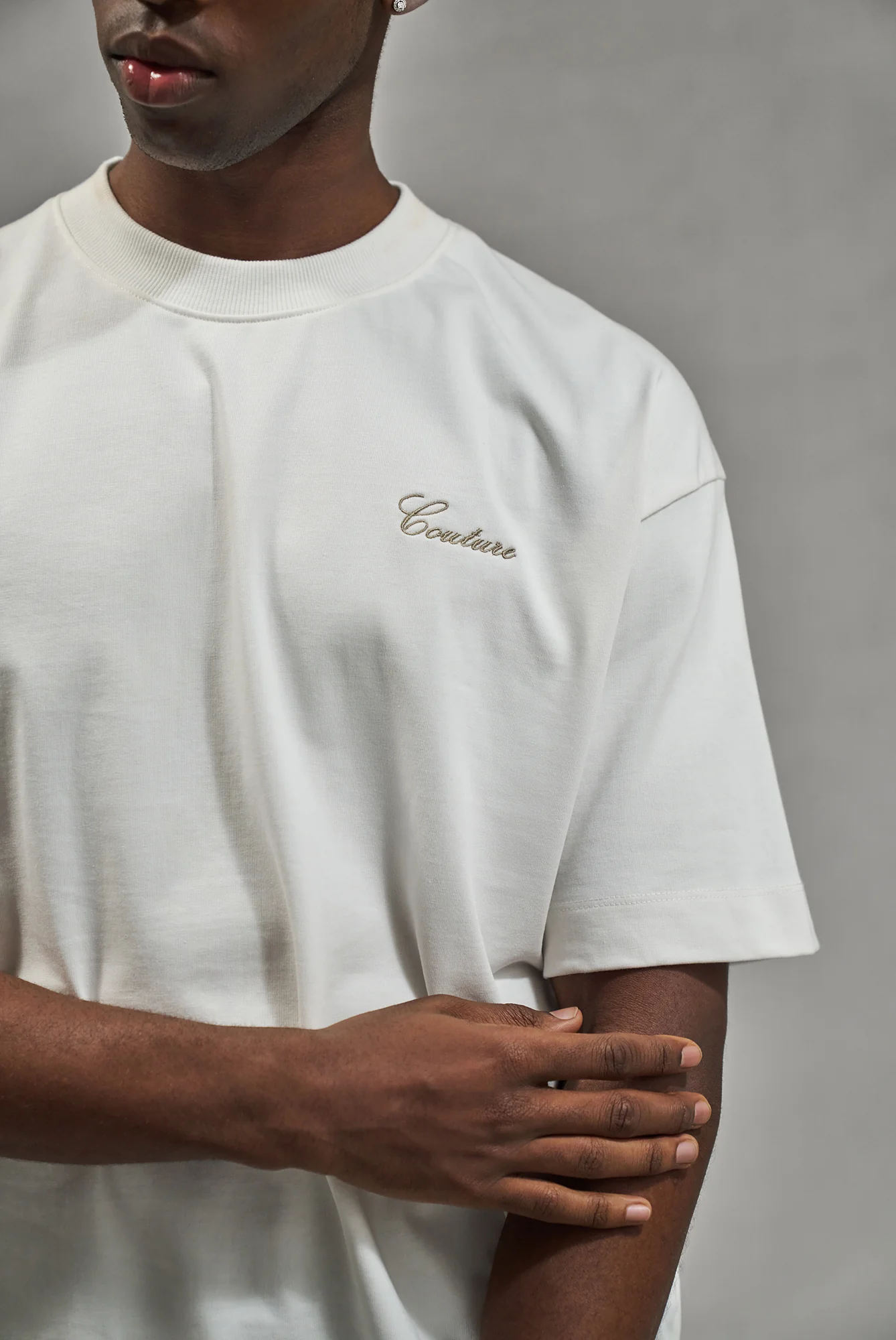 SCRIPT EMBROIDERED T-SHIRT - OFF WHITE - Image 4
