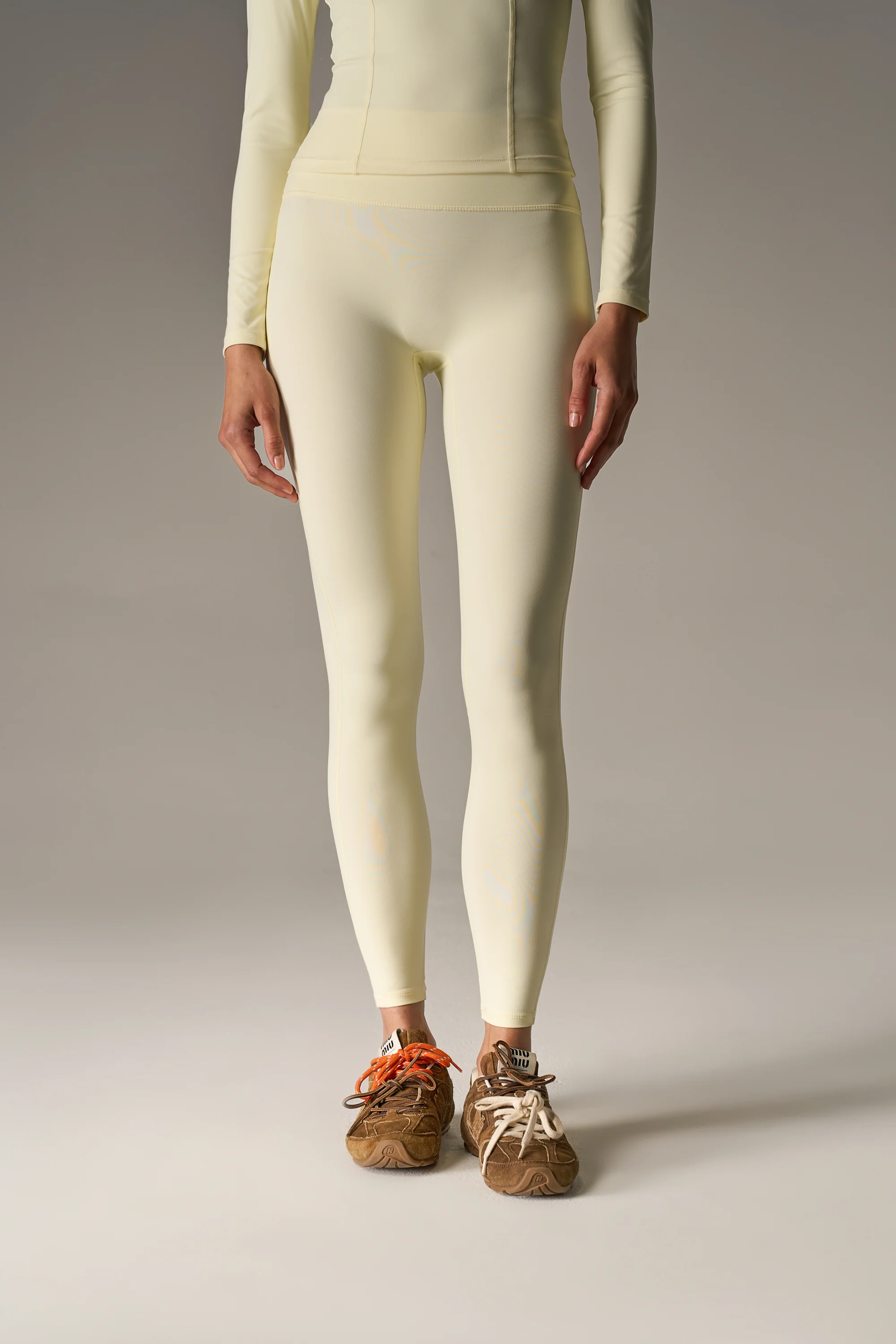 SCULPTING STRETCH EMBLEM LEGGINGS - YELLOW - Image 3