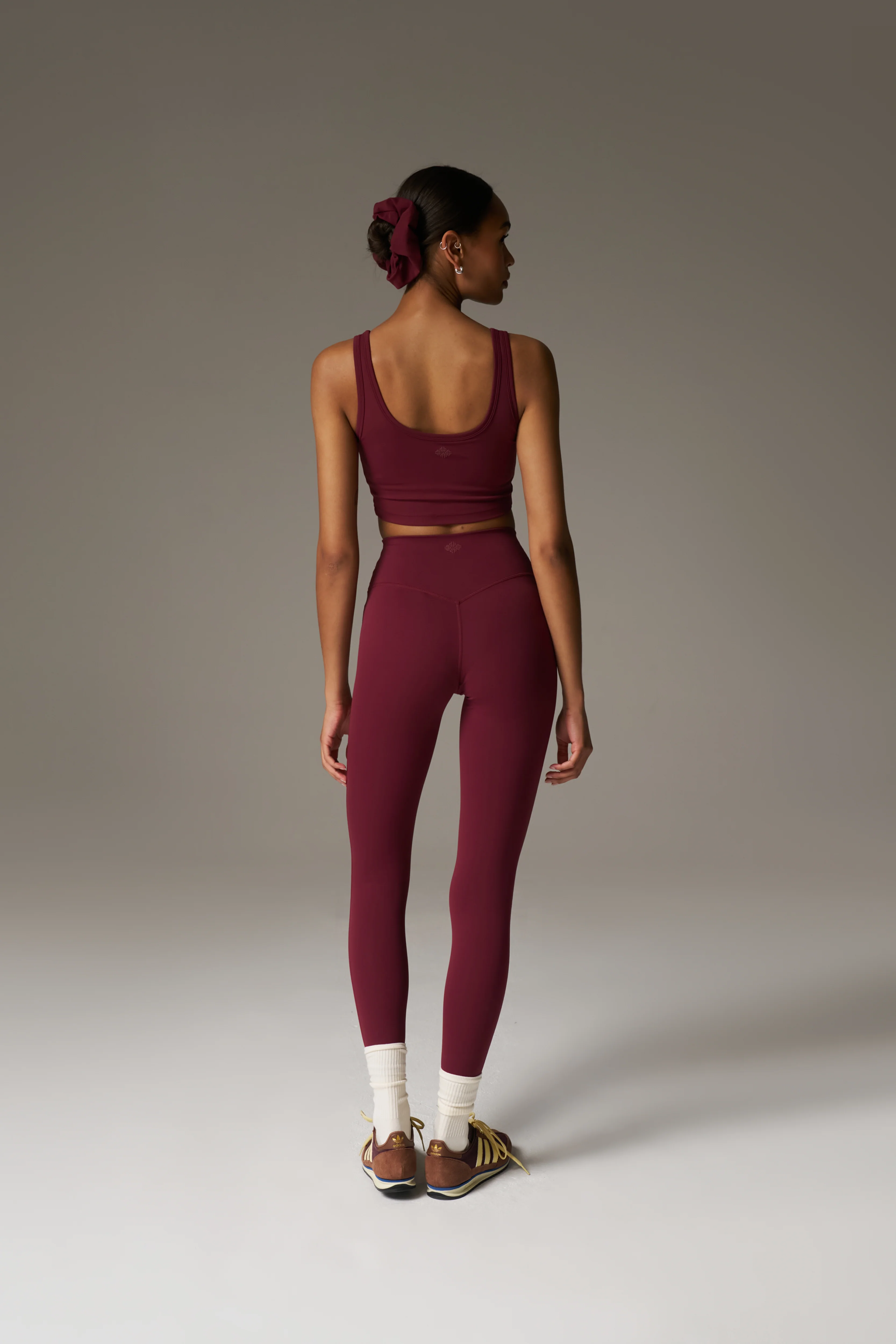 SCULPTING STRETCH EMBLEM SPORTS BRA - BURGUNDY - Image 5