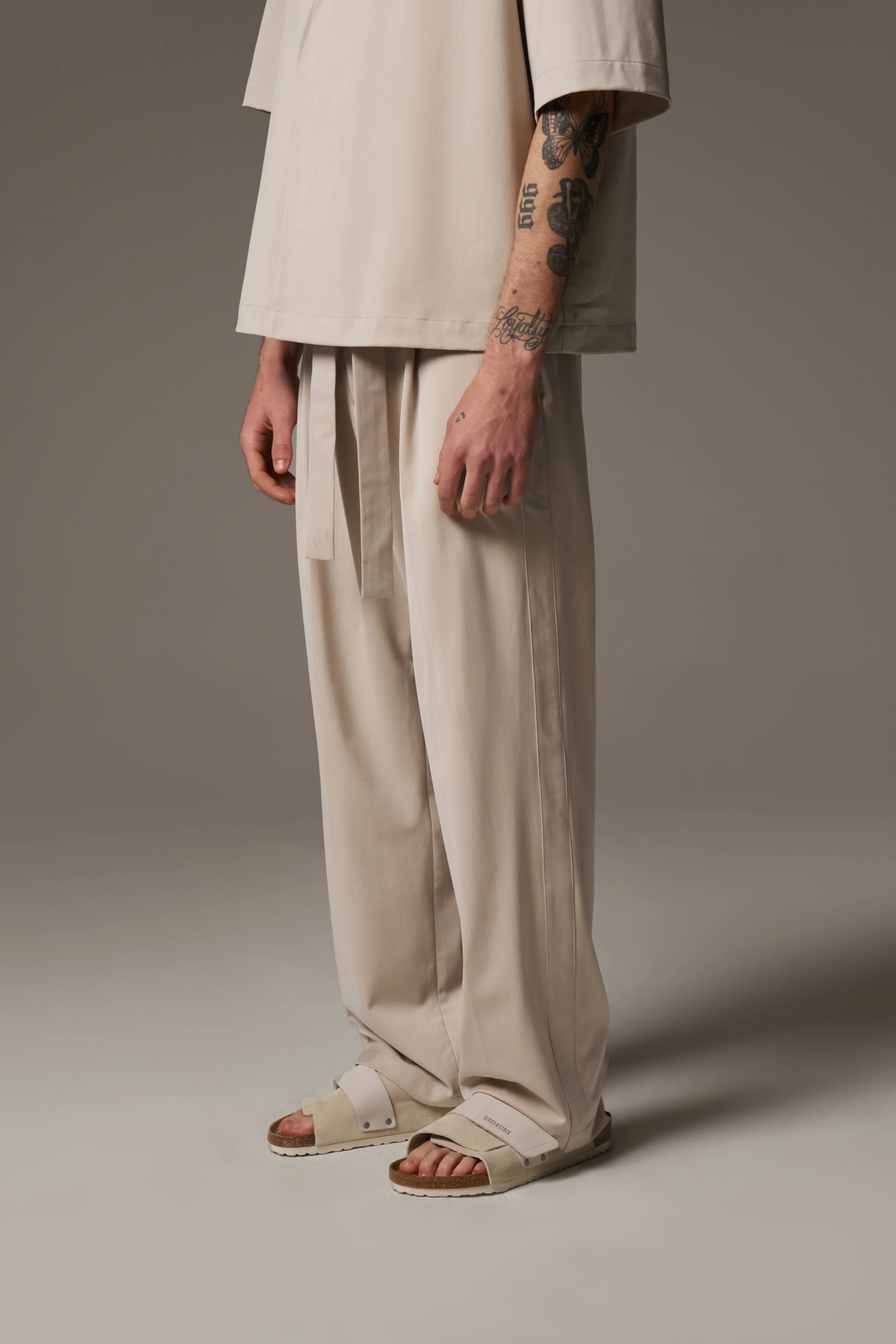 SMART TIE BELTED TROUSERS - STONE - Image 6