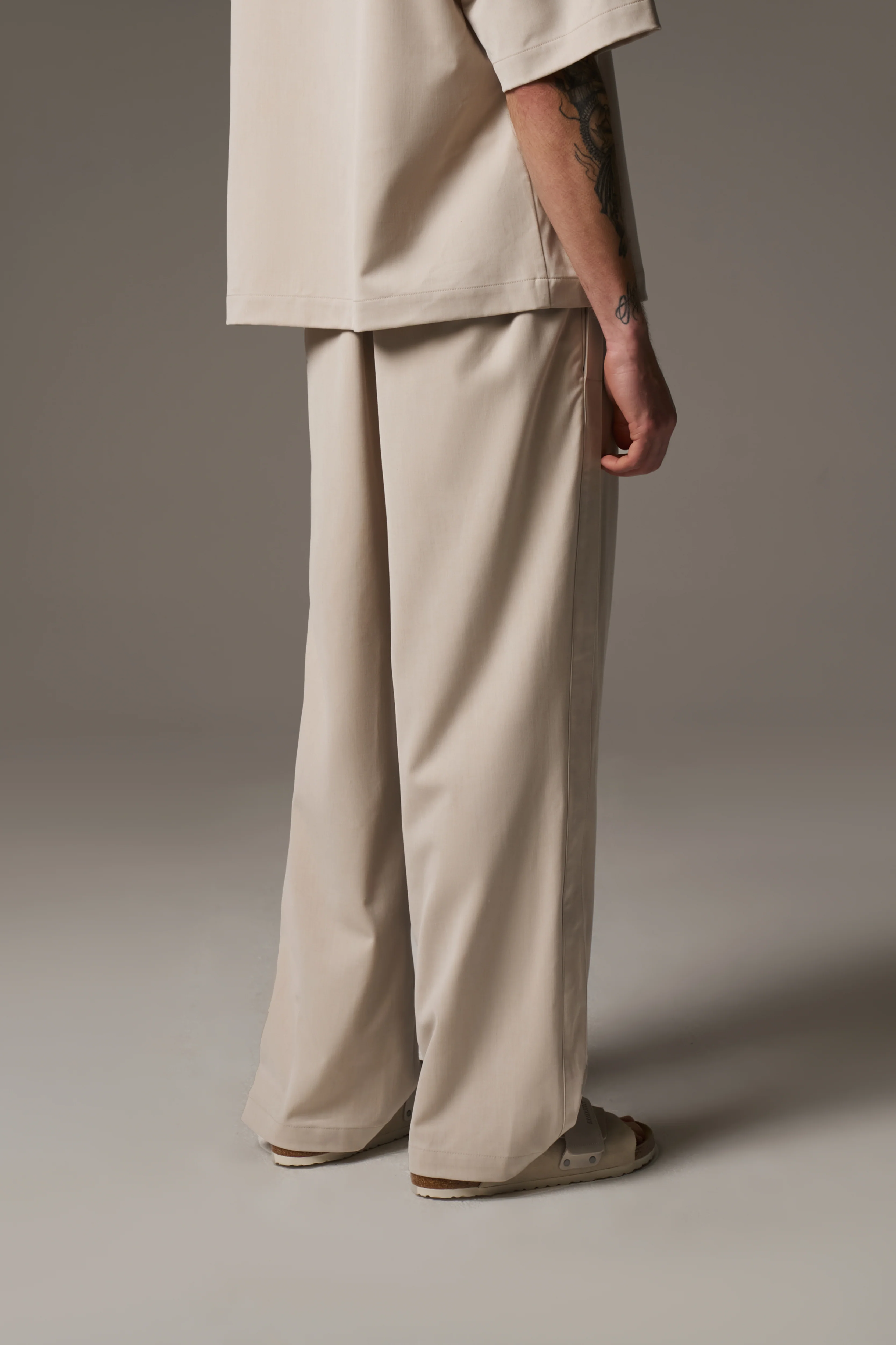 SMART TIE BELTED TROUSERS - STONE - Image 7