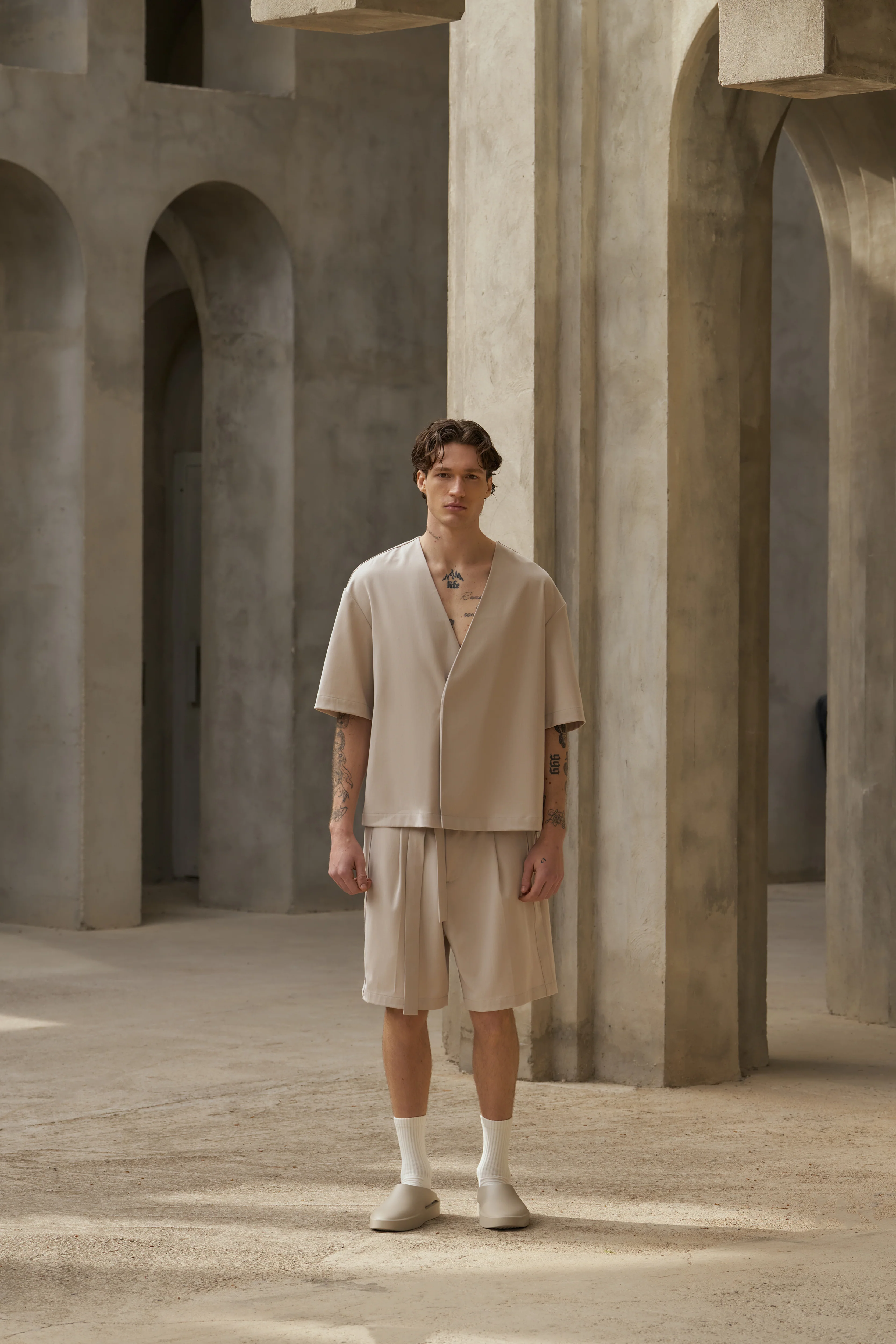SMART WOVEN SHORTS - STONE - Image 2