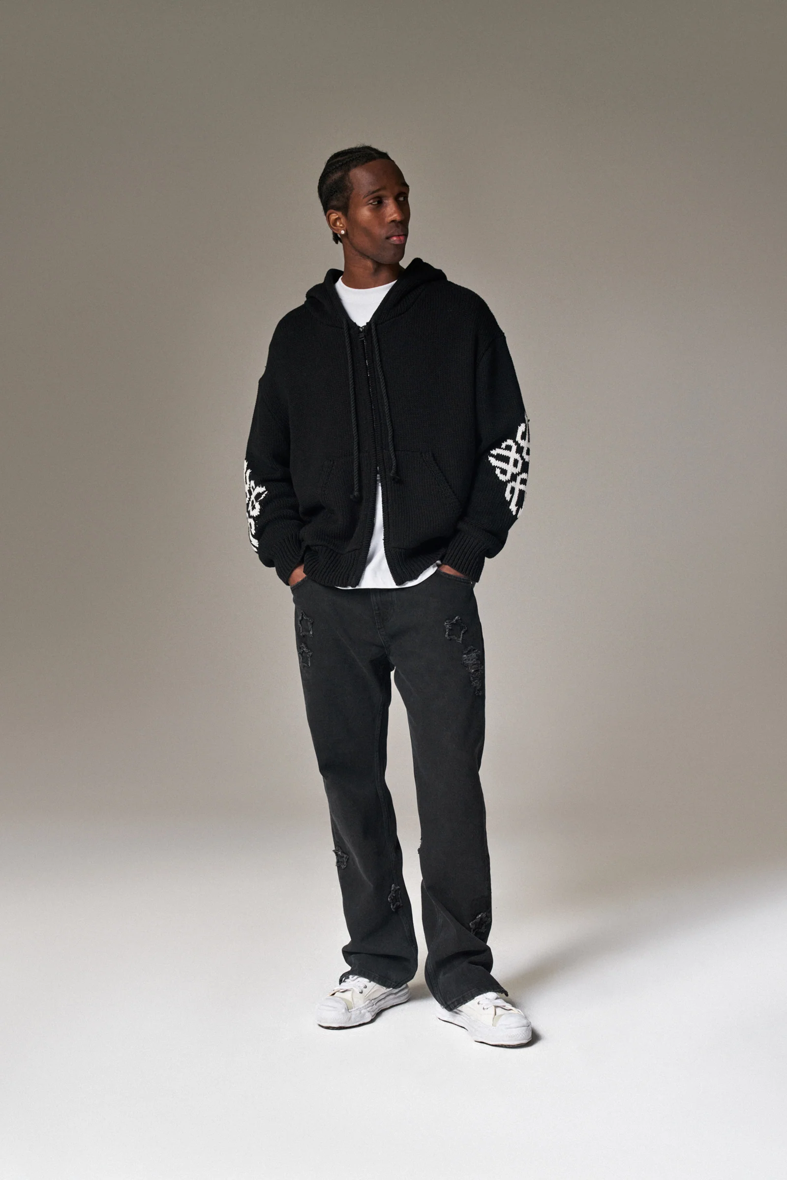 STAR APPLIQUE DENIM JEANS - WASHED BLACK - Image 3