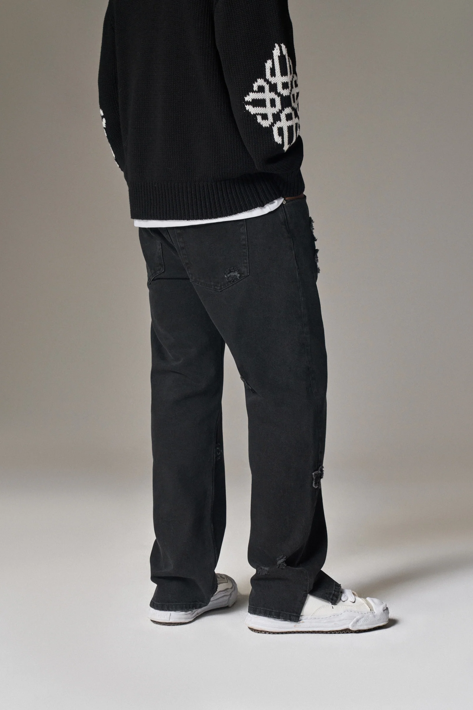 STAR APPLIQUE DENIM JEANS - WASHED BLACK - Image 4