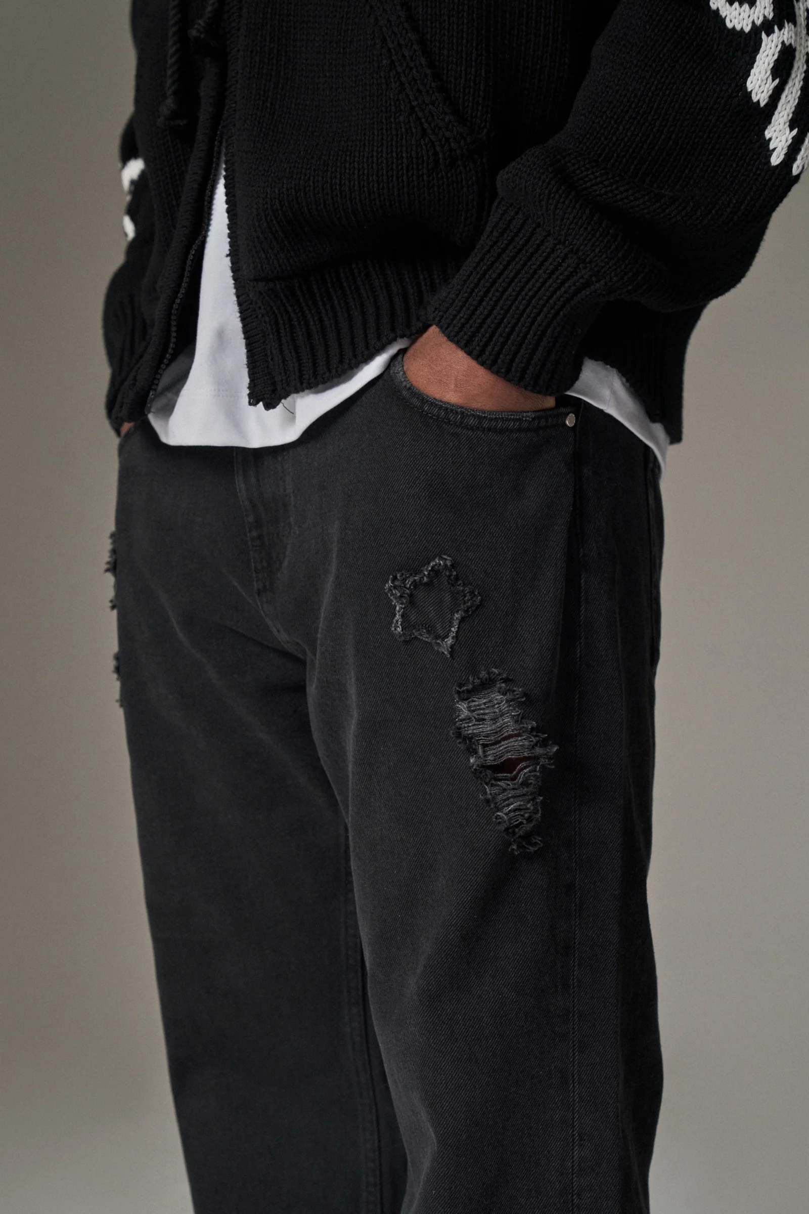 STAR APPLIQUE DENIM JEANS - WASHED BLACK - Image 5