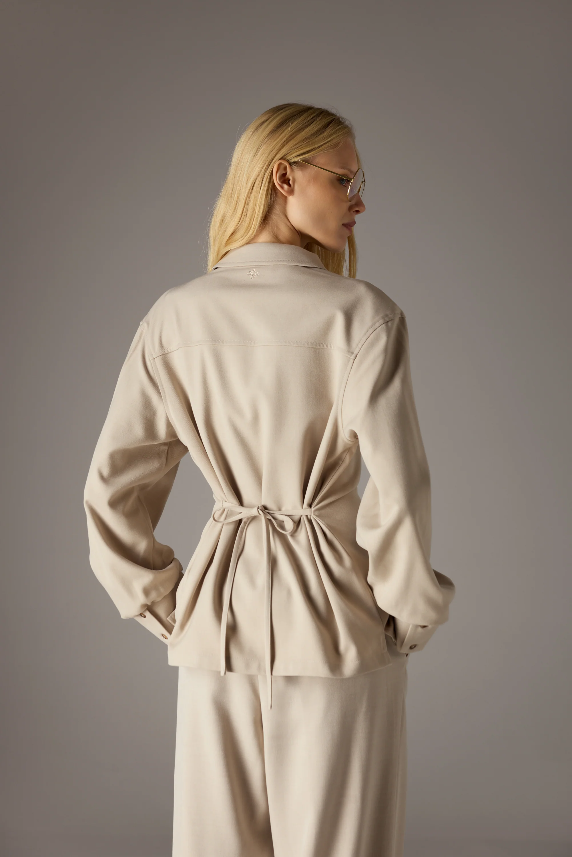 TAILORED SHOULDER PADDED SHIRT - BEIGE - Image 3