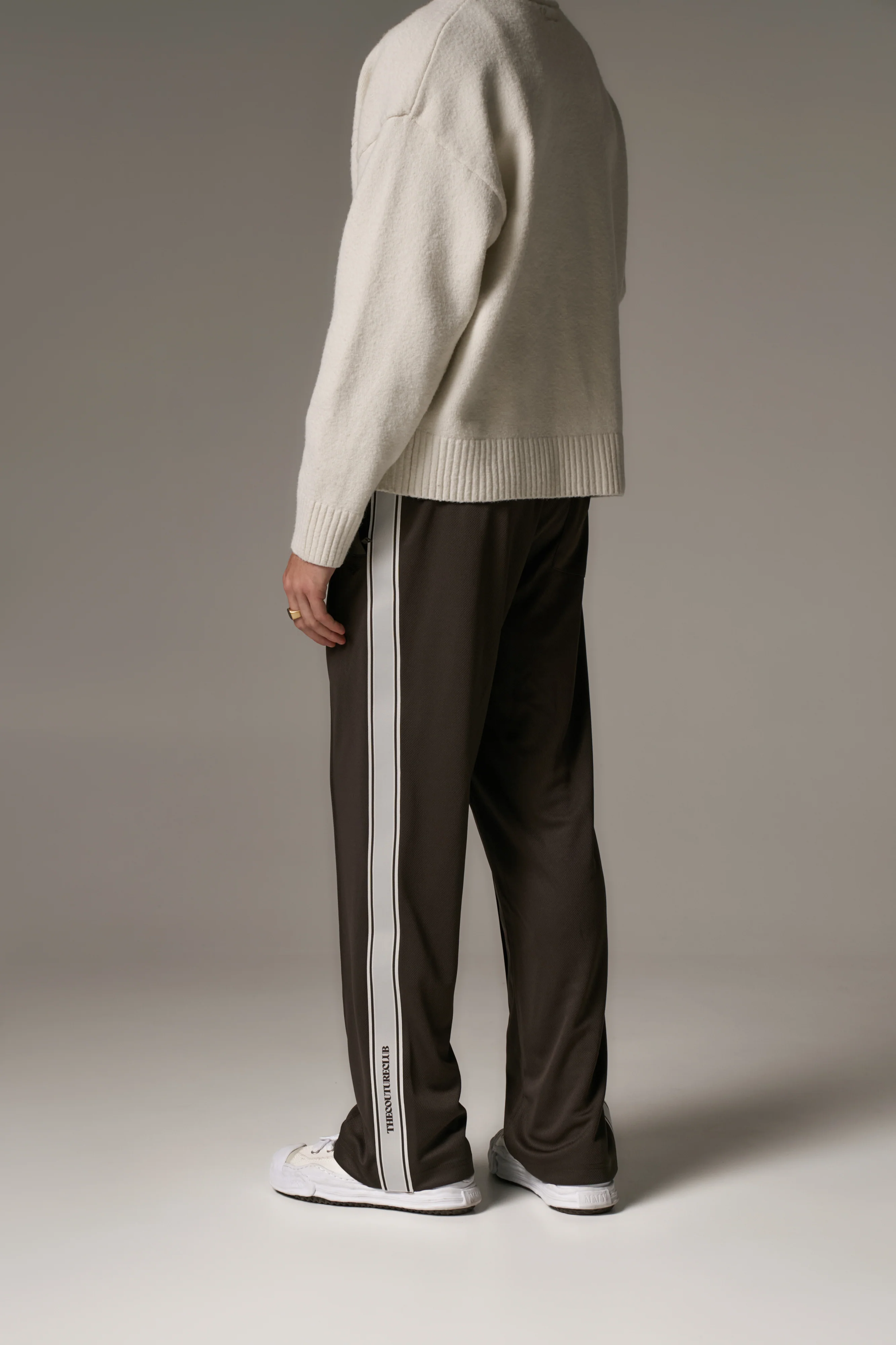 TAPE MESH JOGGER - BROWN - Image 7