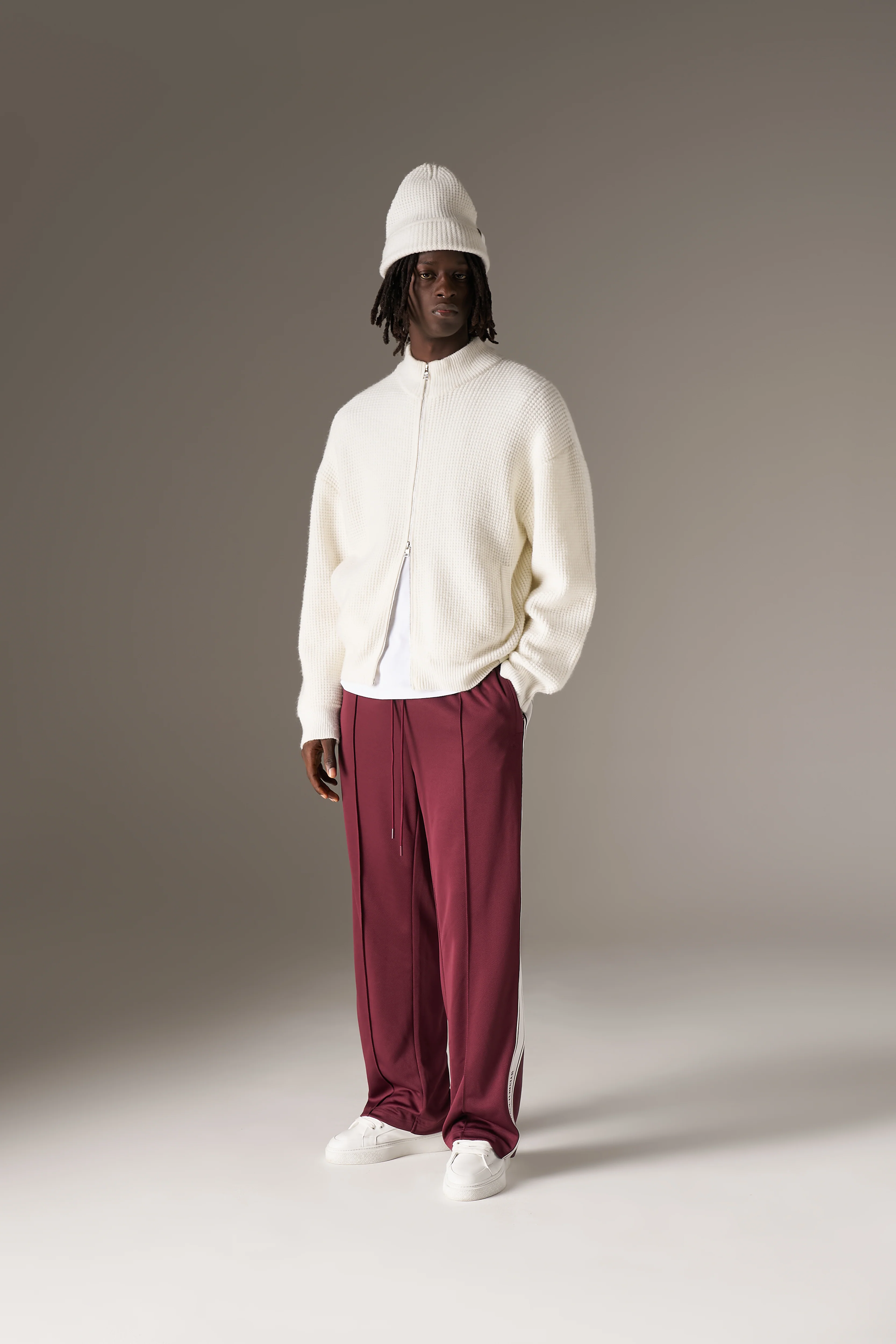 TAPE MESH JOGGER - BURGUNDY - Image 4