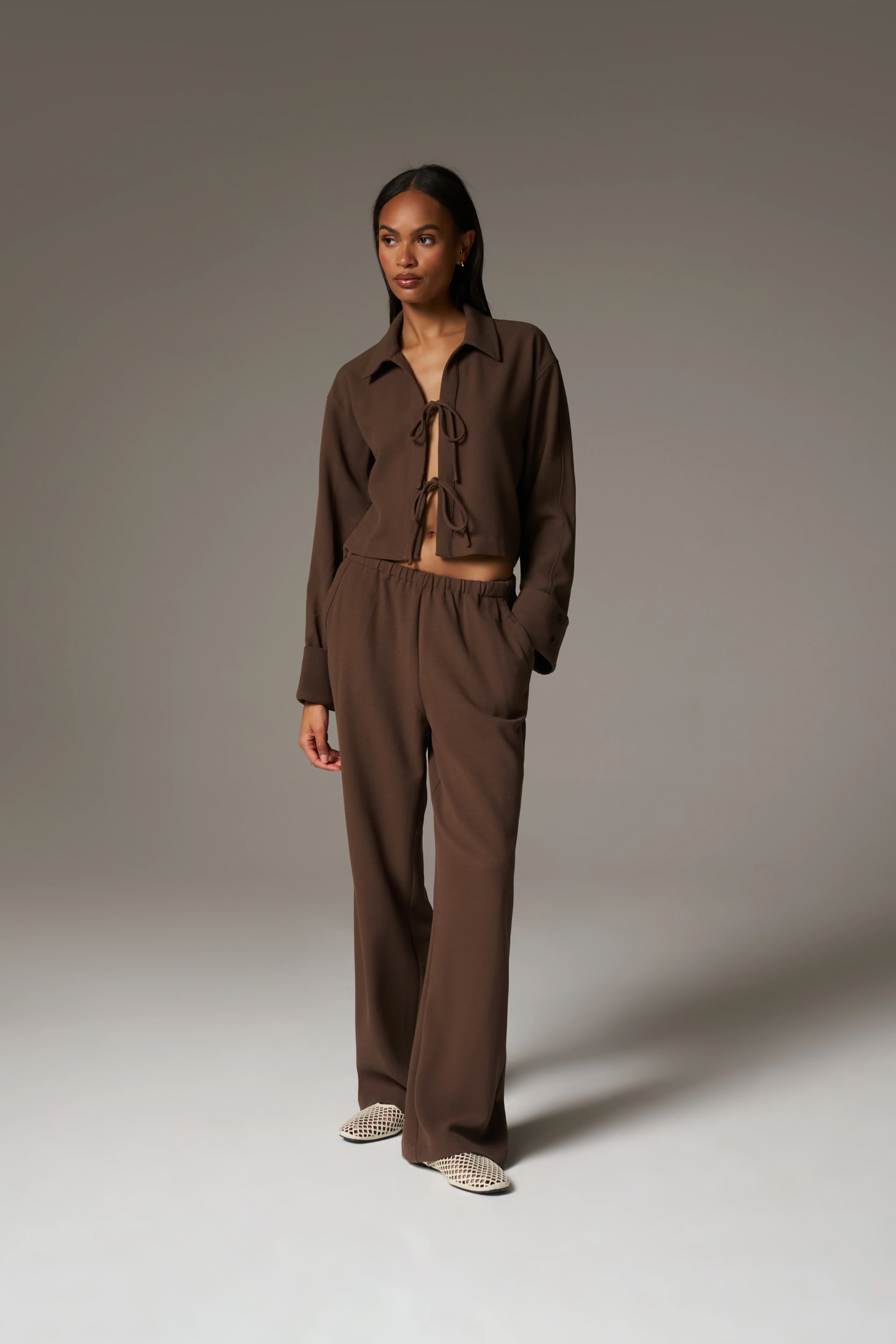 TEXTURED LINEN BUTTON DETAIL TROUSER - BROWN - Image 10