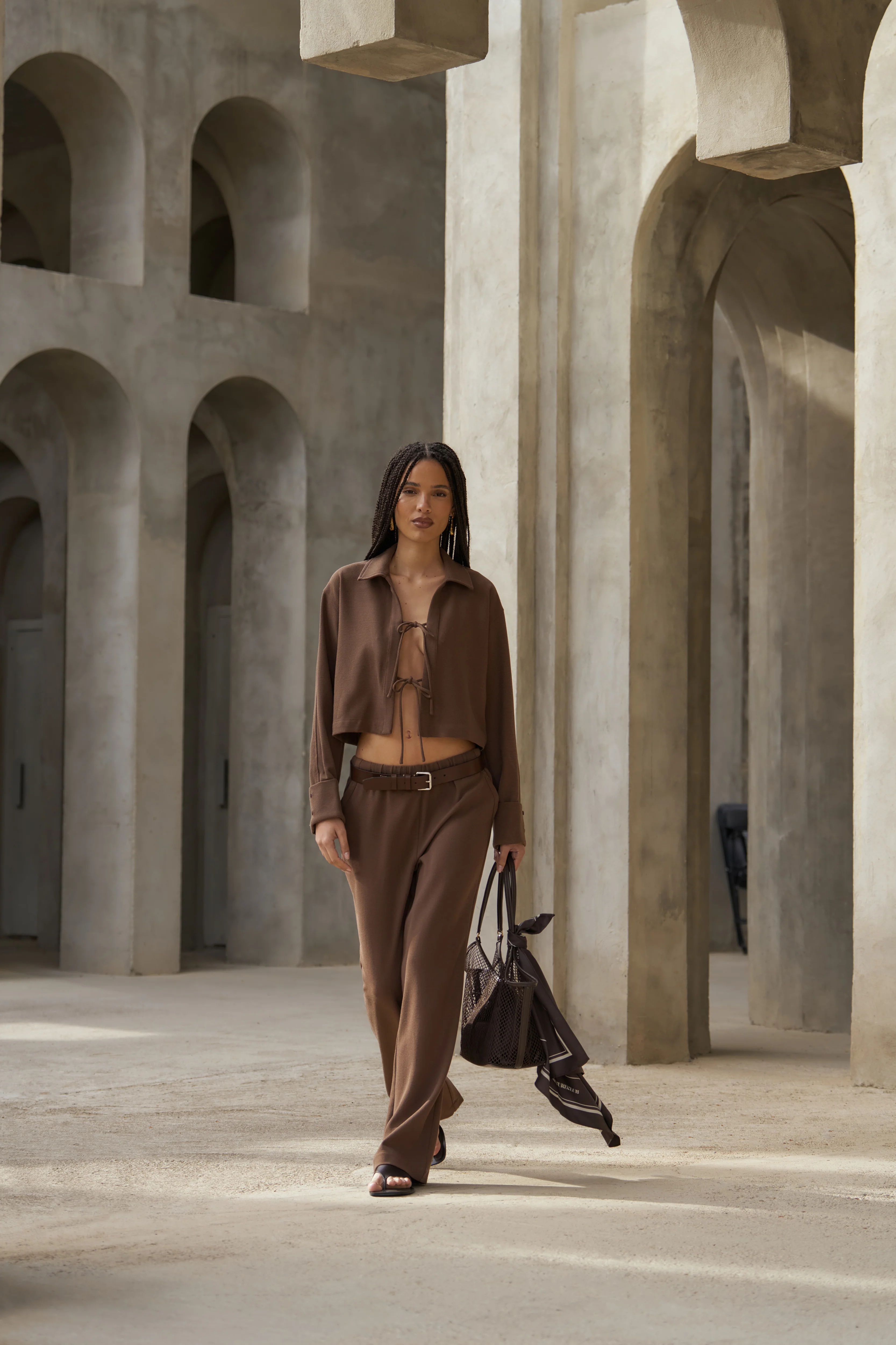 TEXTURED LINEN BUTTON DETAIL TROUSER - BROWN - Image 3
