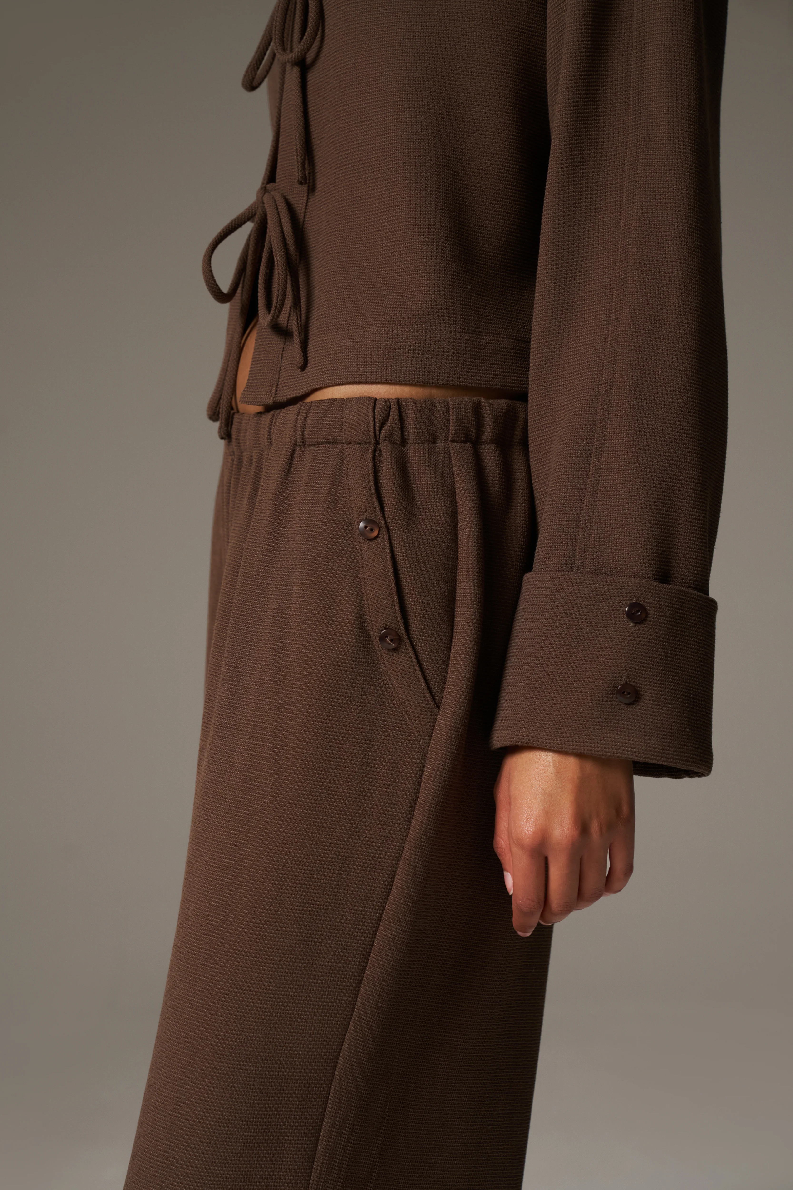 TEXTURED LINEN BUTTON DETAIL TROUSER - BROWN - Image 9