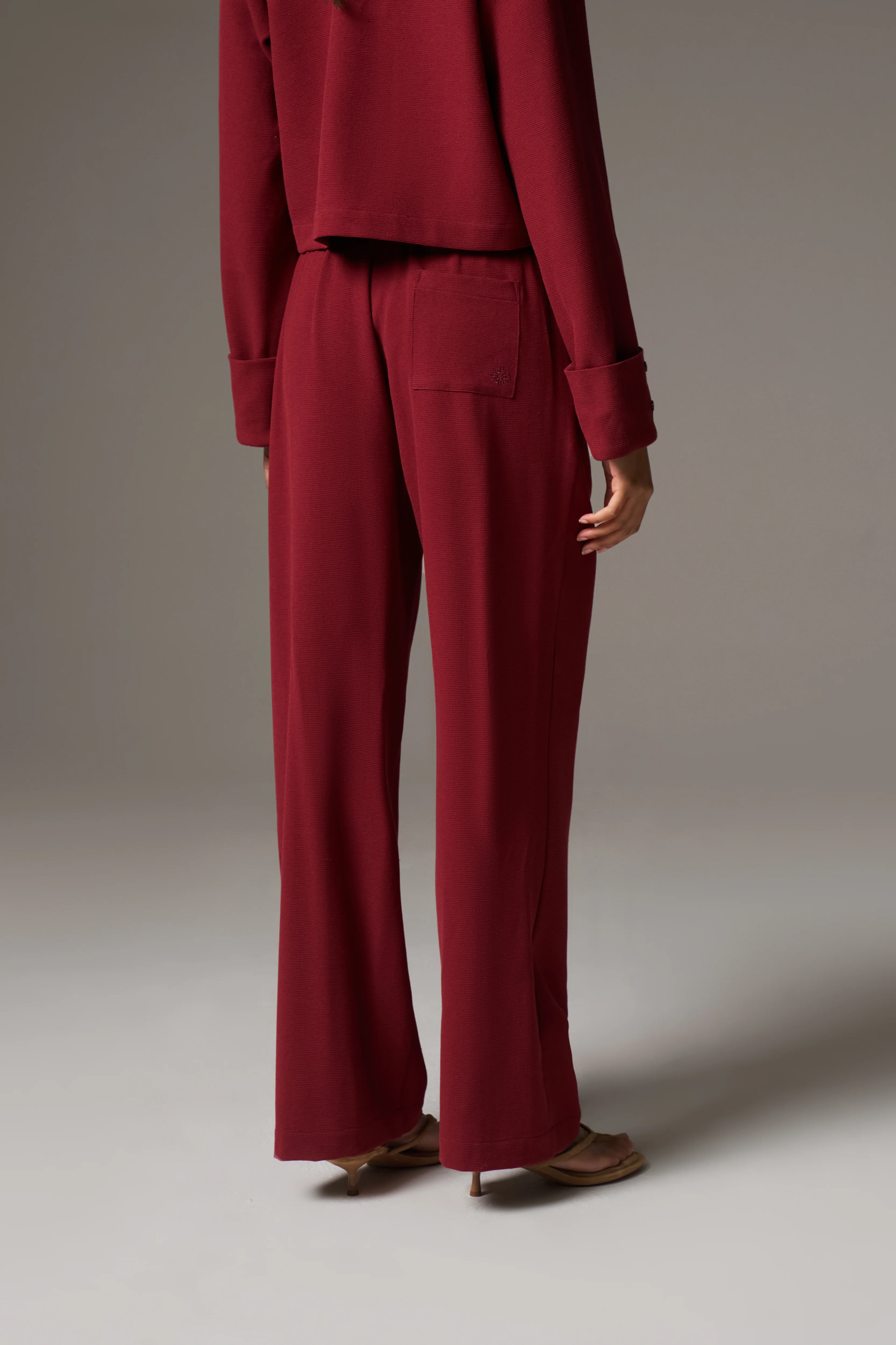 TEXTURED LINEN BUTTON DETAIL TROUSER - BURGUNDY - Image 6