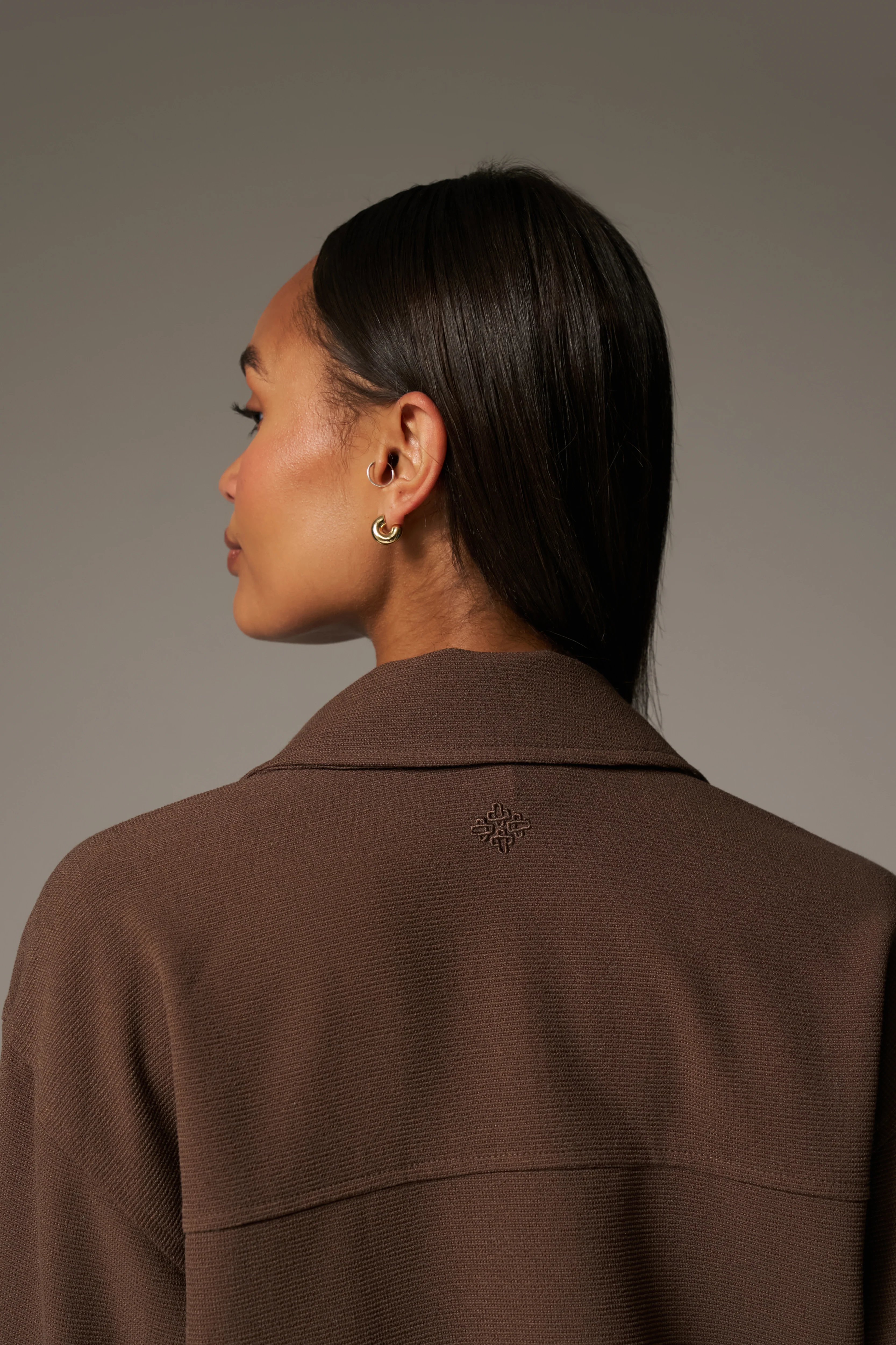TEXTURED LINEN TIE FRONT SHIRT - BROWN - Image 7