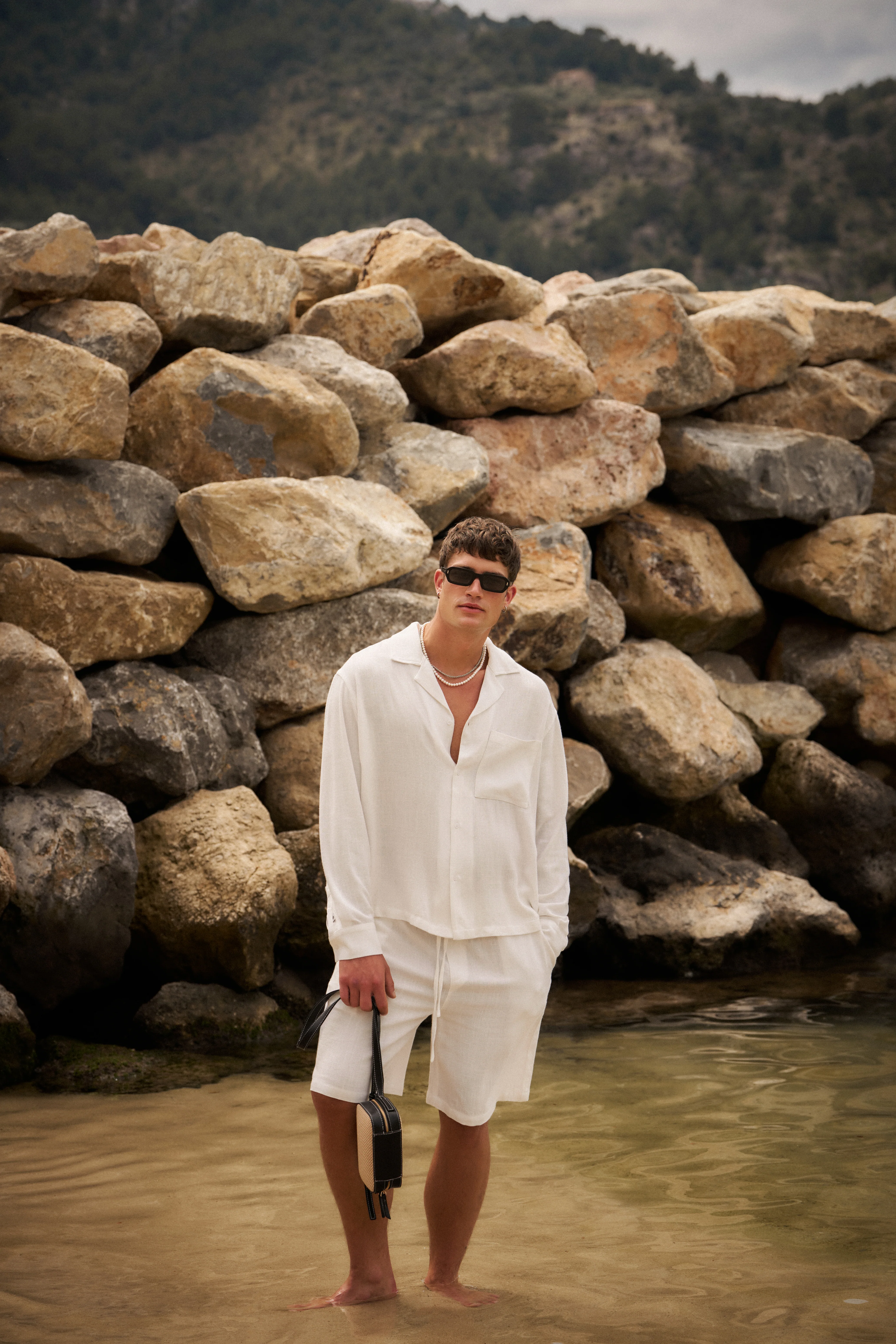 TEXTURED WOVEN SHORTS - WHITE - Image 2
