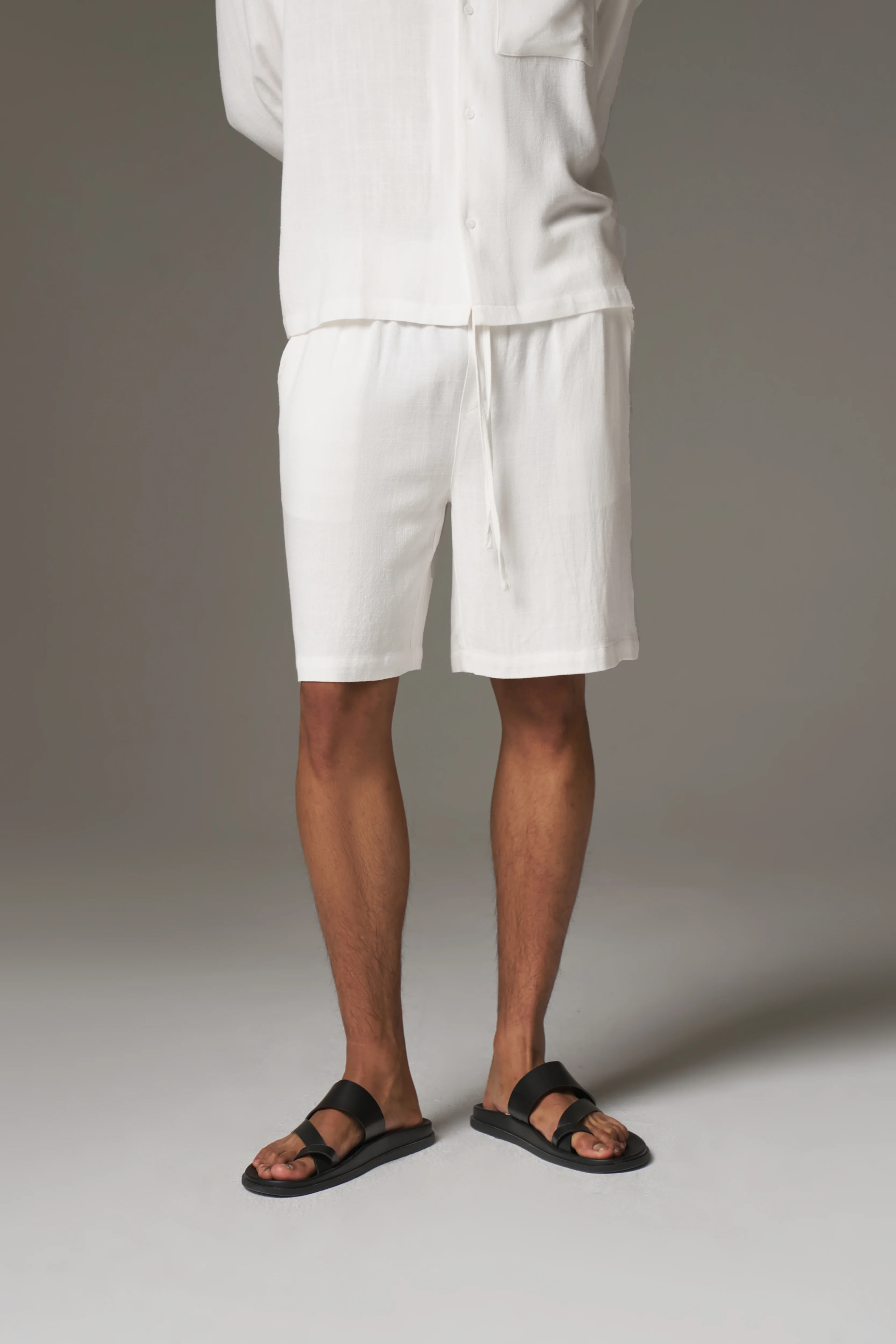TEXTURED WOVEN SHORTS - WHITE - Image 4