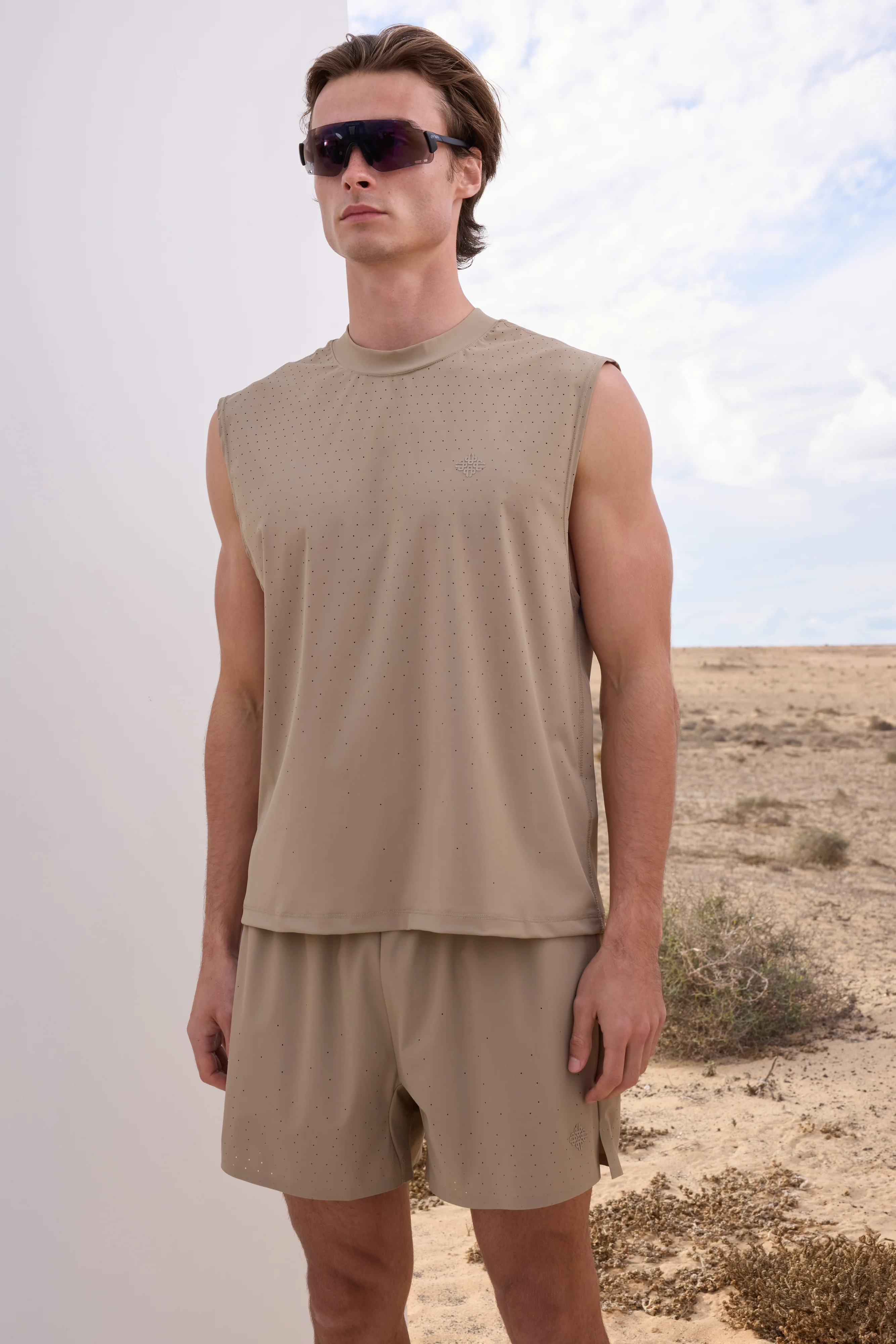 TRAINING VEST - SAND - Image 2