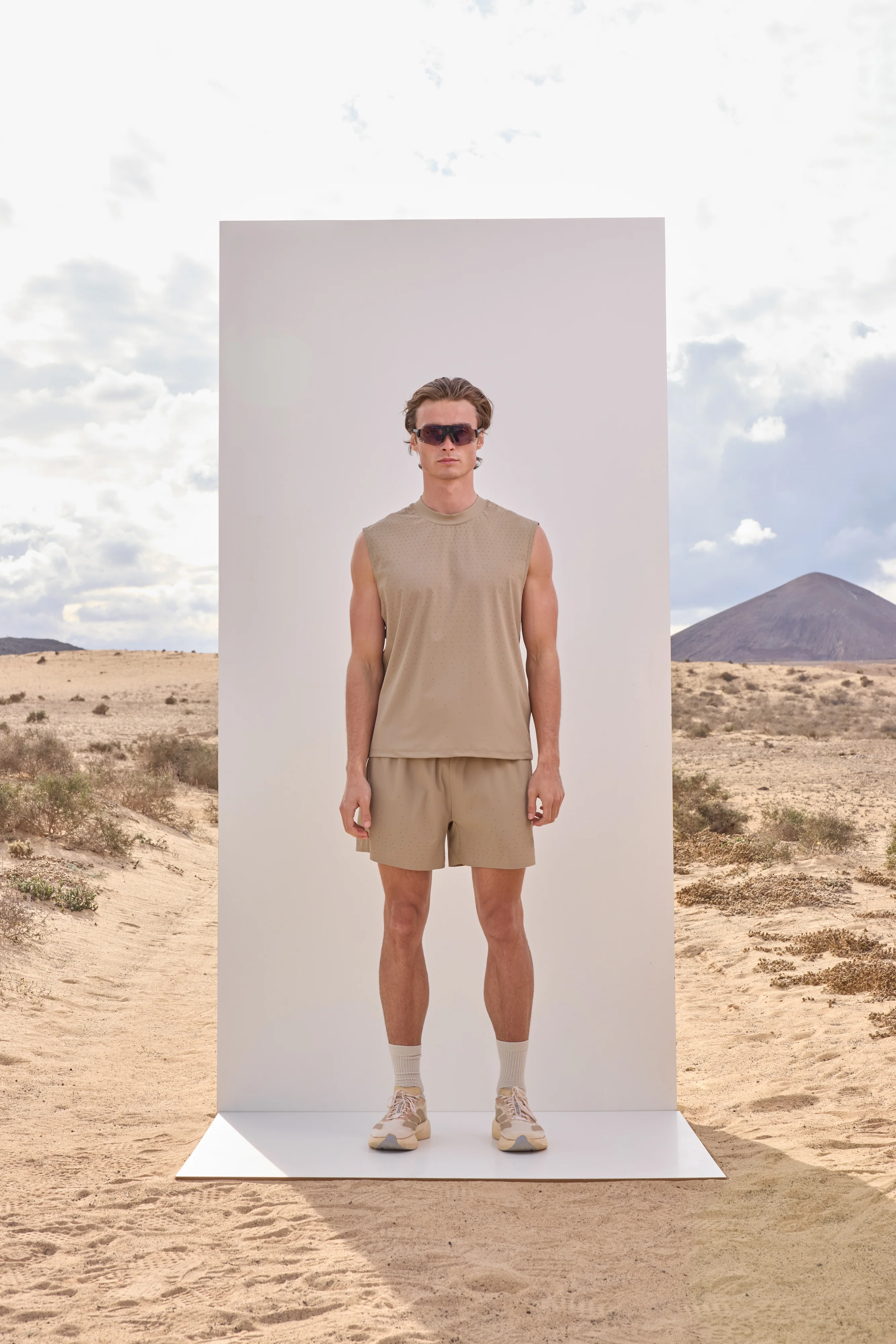 TRAINING VEST - SAND - Image 3