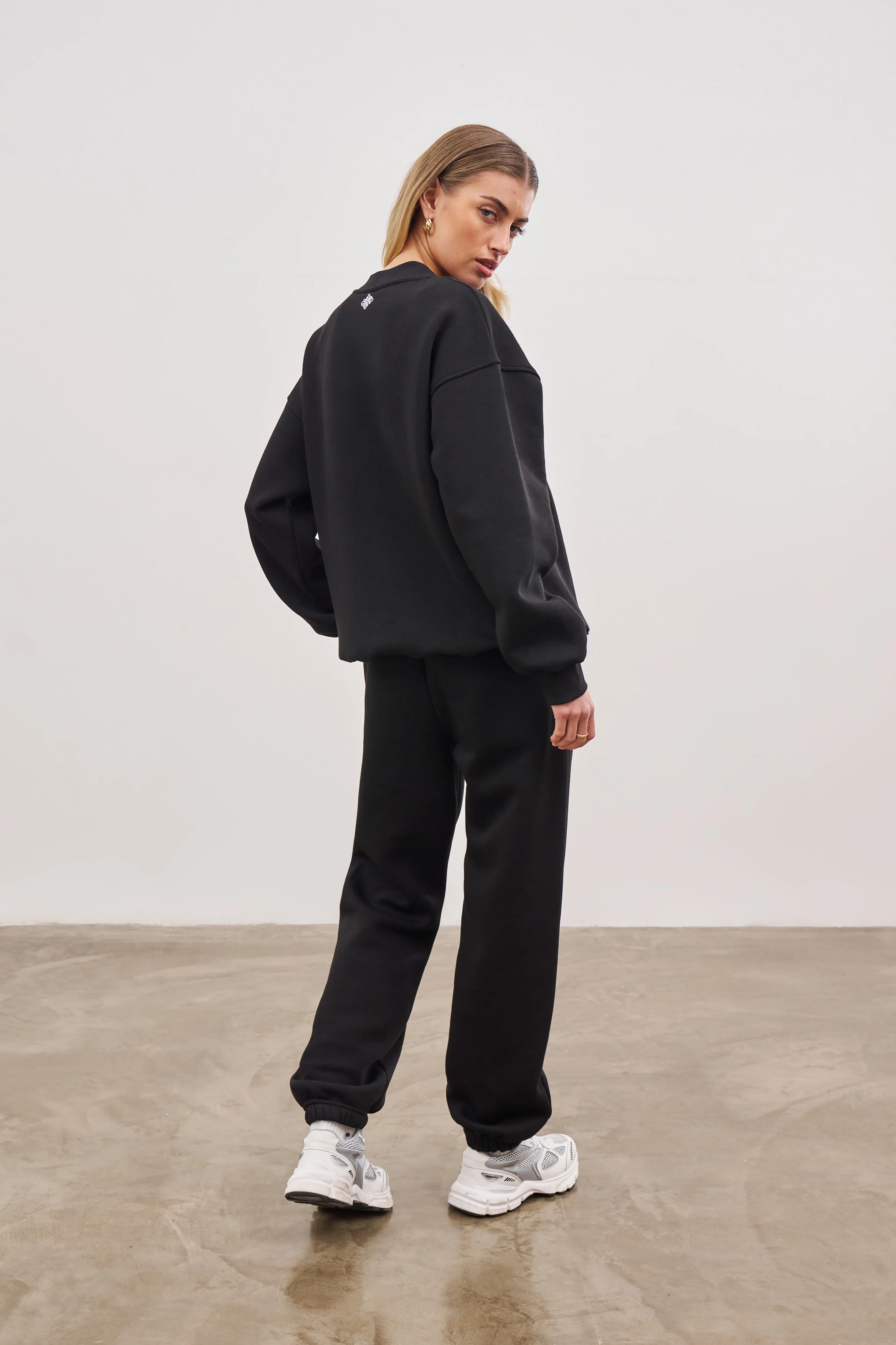 CTRE RELAXED JOGGERS - BLACK - Image 4