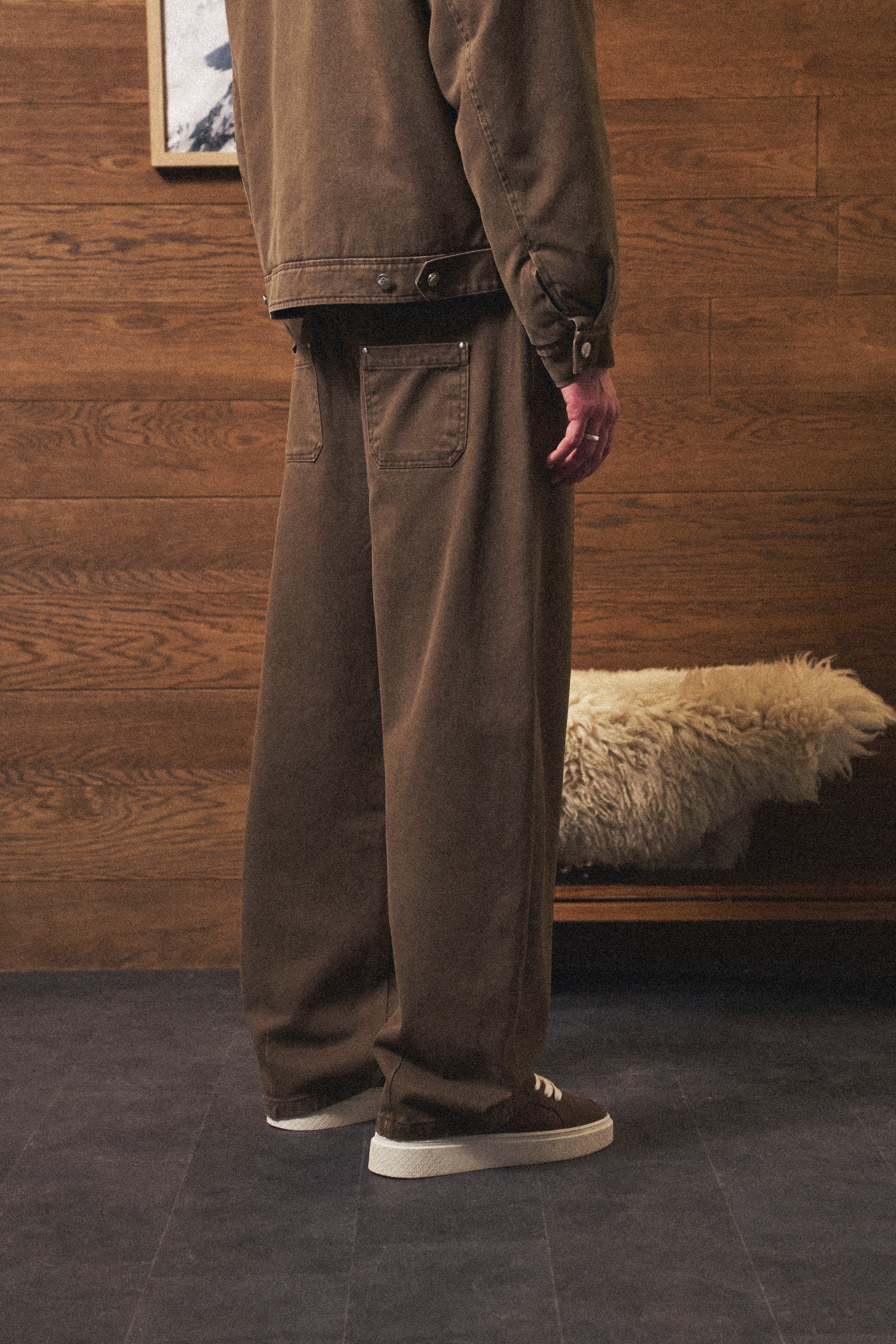 WASHED TWILL BARREL LEG PANTS - BROWN - Image 7