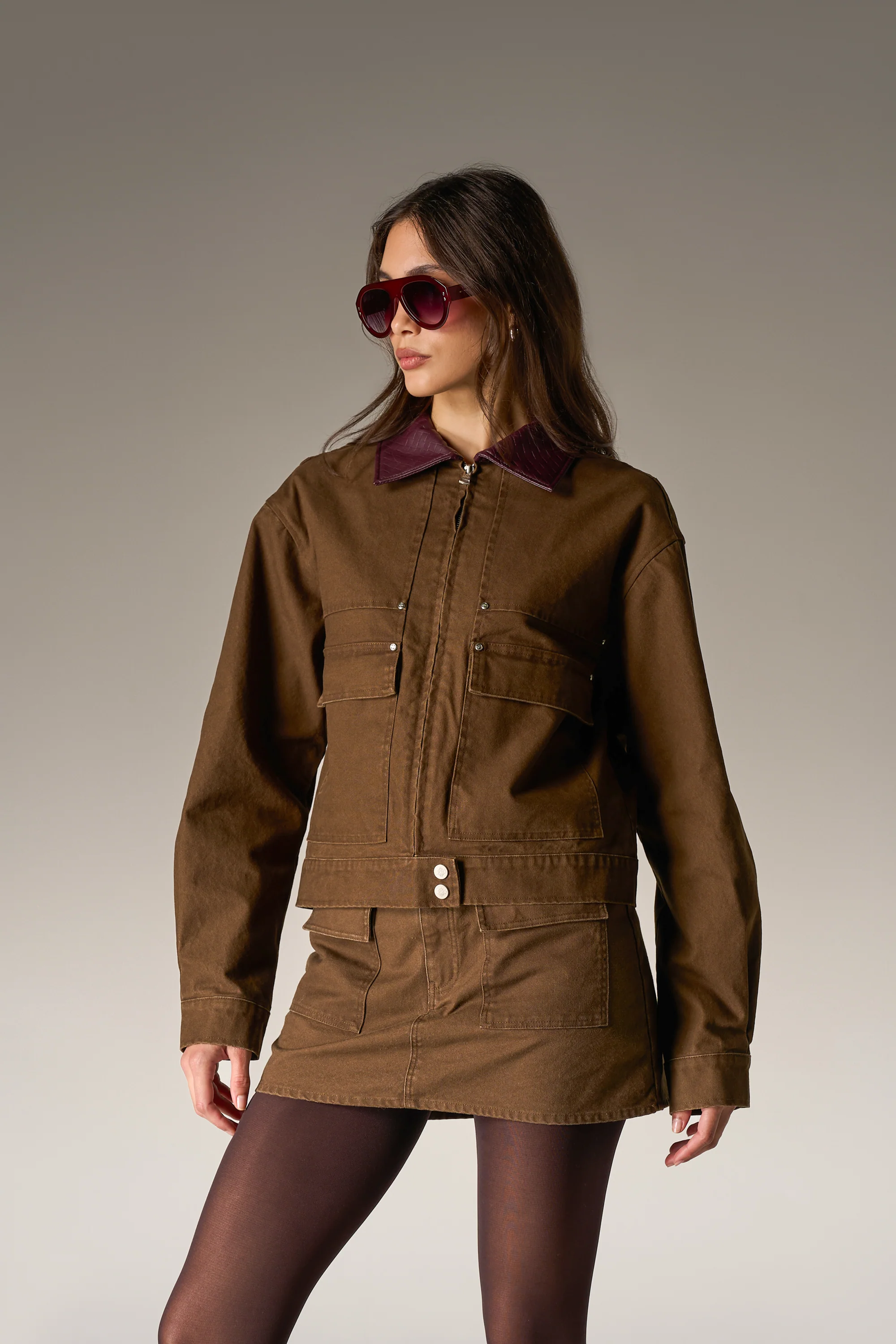 WASHED CONTRAST COLLAR TRUCKER JACKET - CHOCOLATE - Image 2