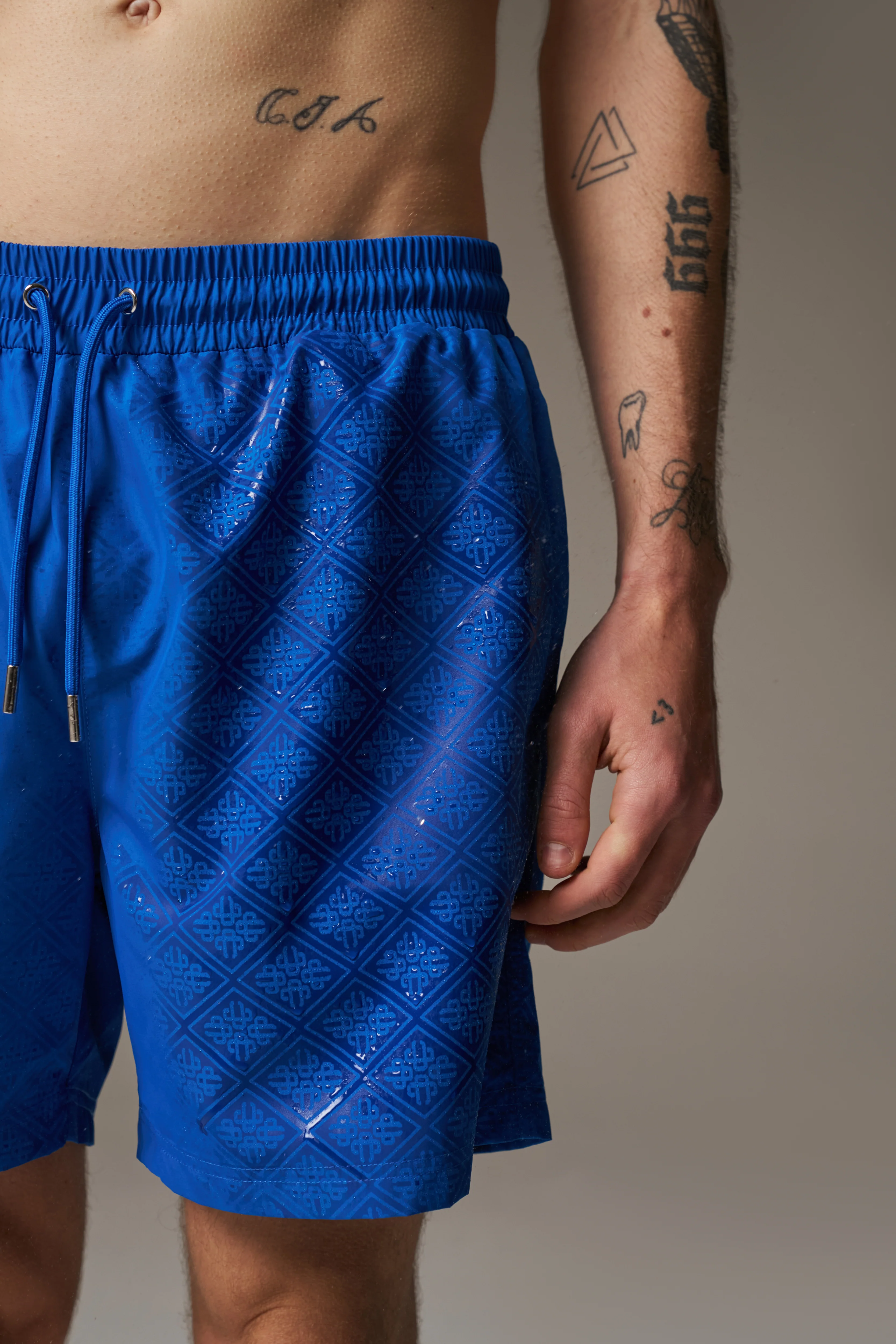 WATER REACTIVE EMBLEM SWIM SHORT - COBALT - Image 4