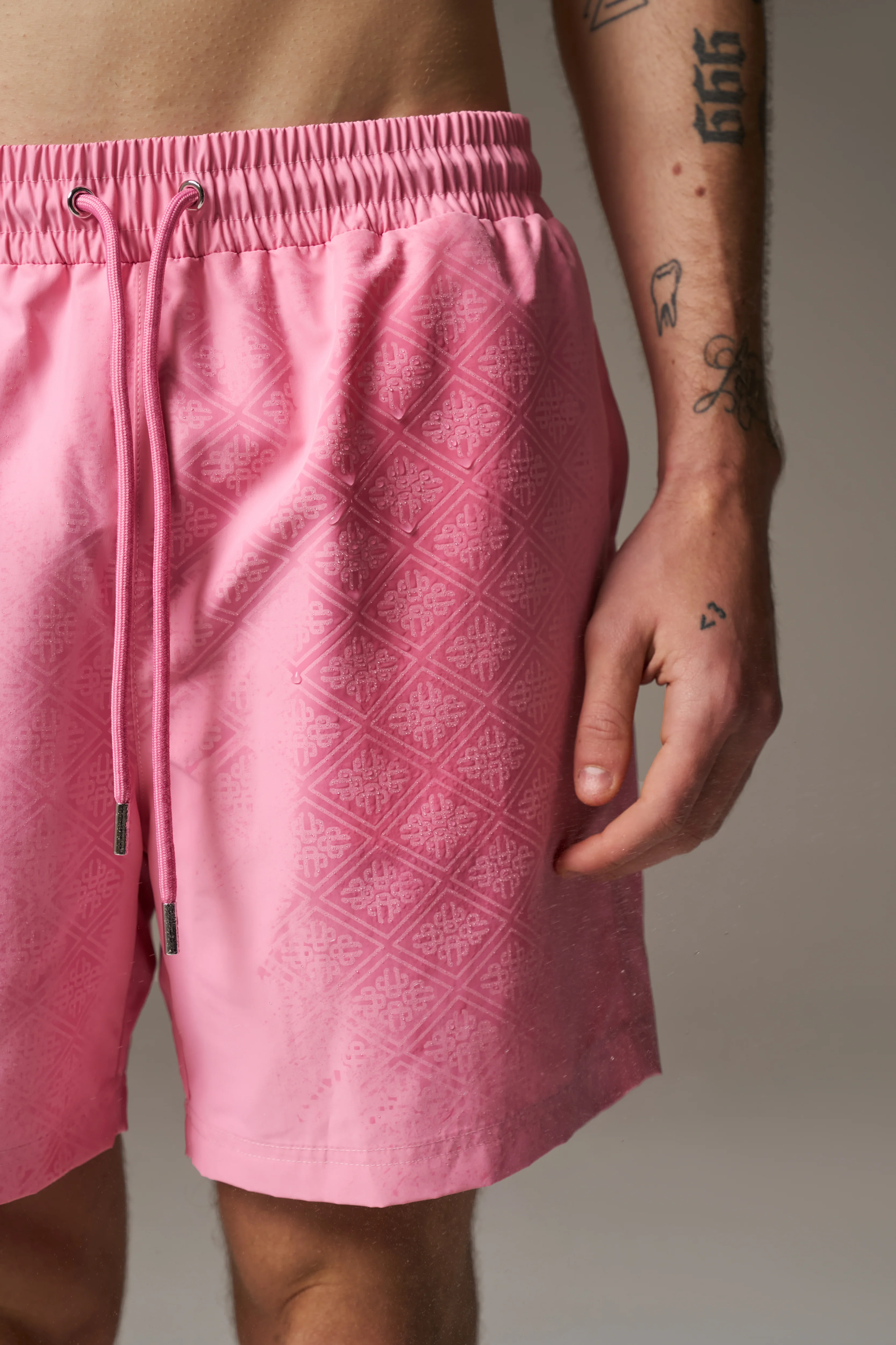WATER REACTIVE EMBLEM SWIM SHORT - PINK - Image 2