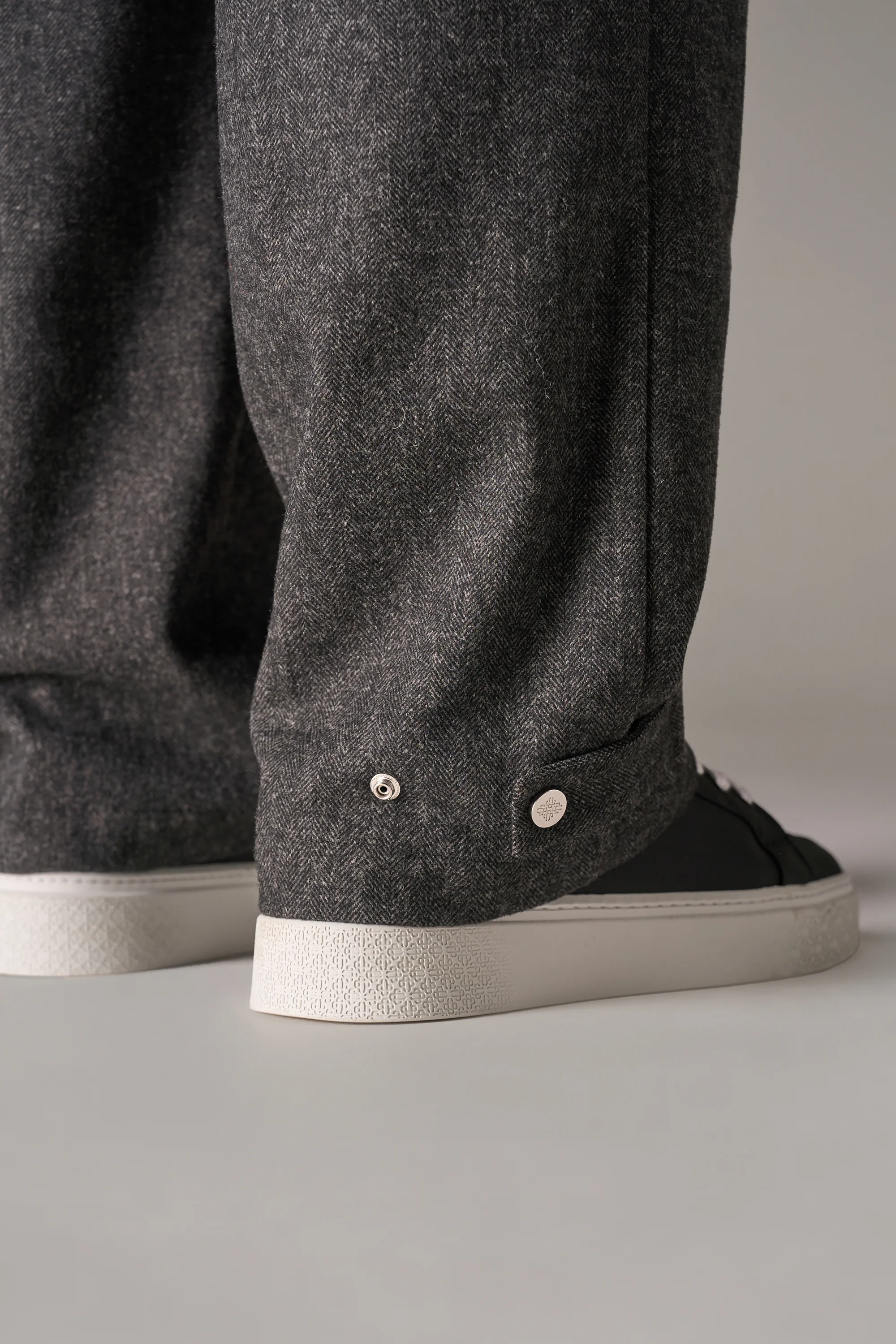WIDE LEG HERRINGBONE TROUSERS - CHARCOAL - Image 6