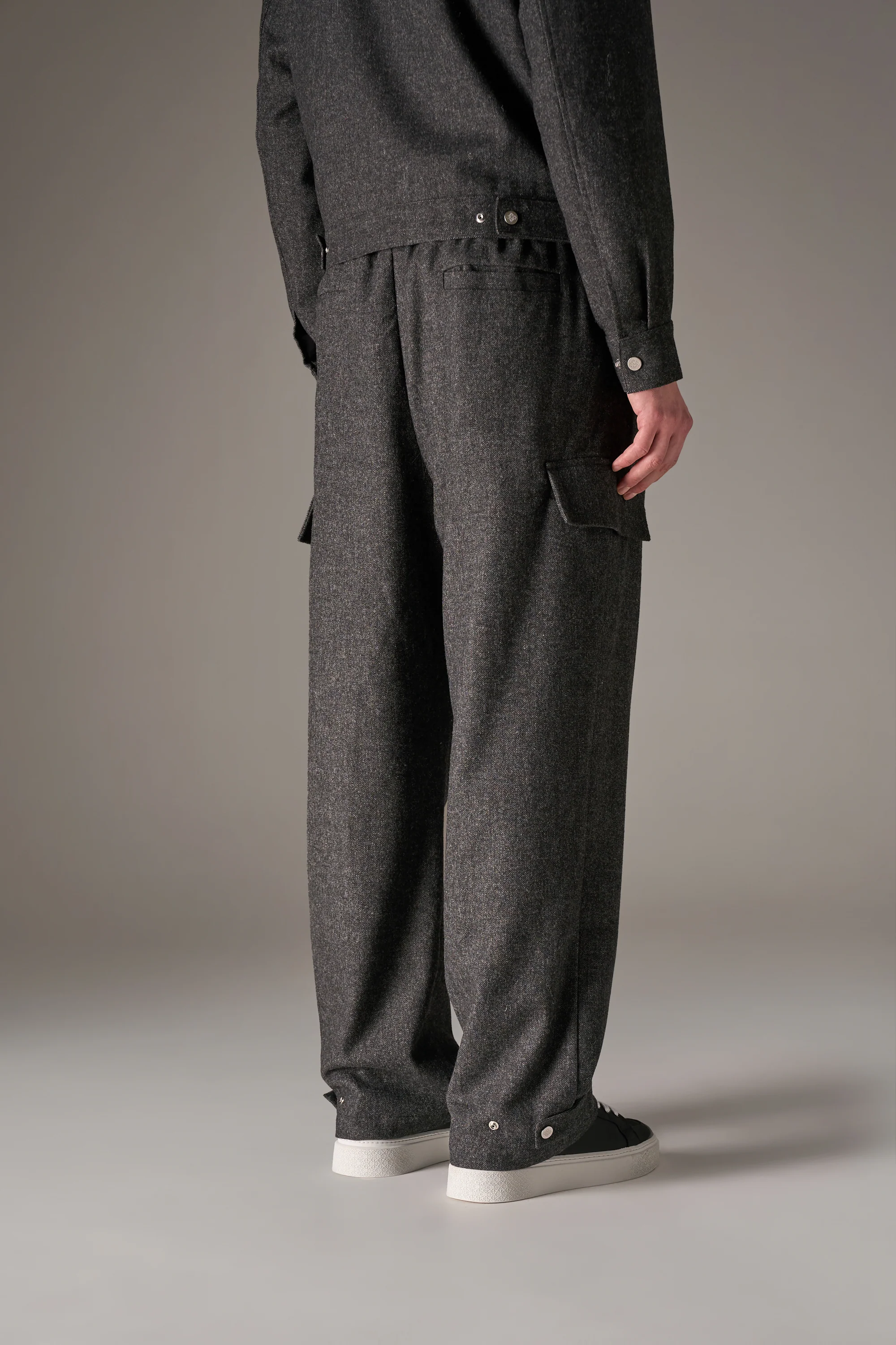 WIDE LEG HERRINGBONE TROUSERS - CHARCOAL - Image 7
